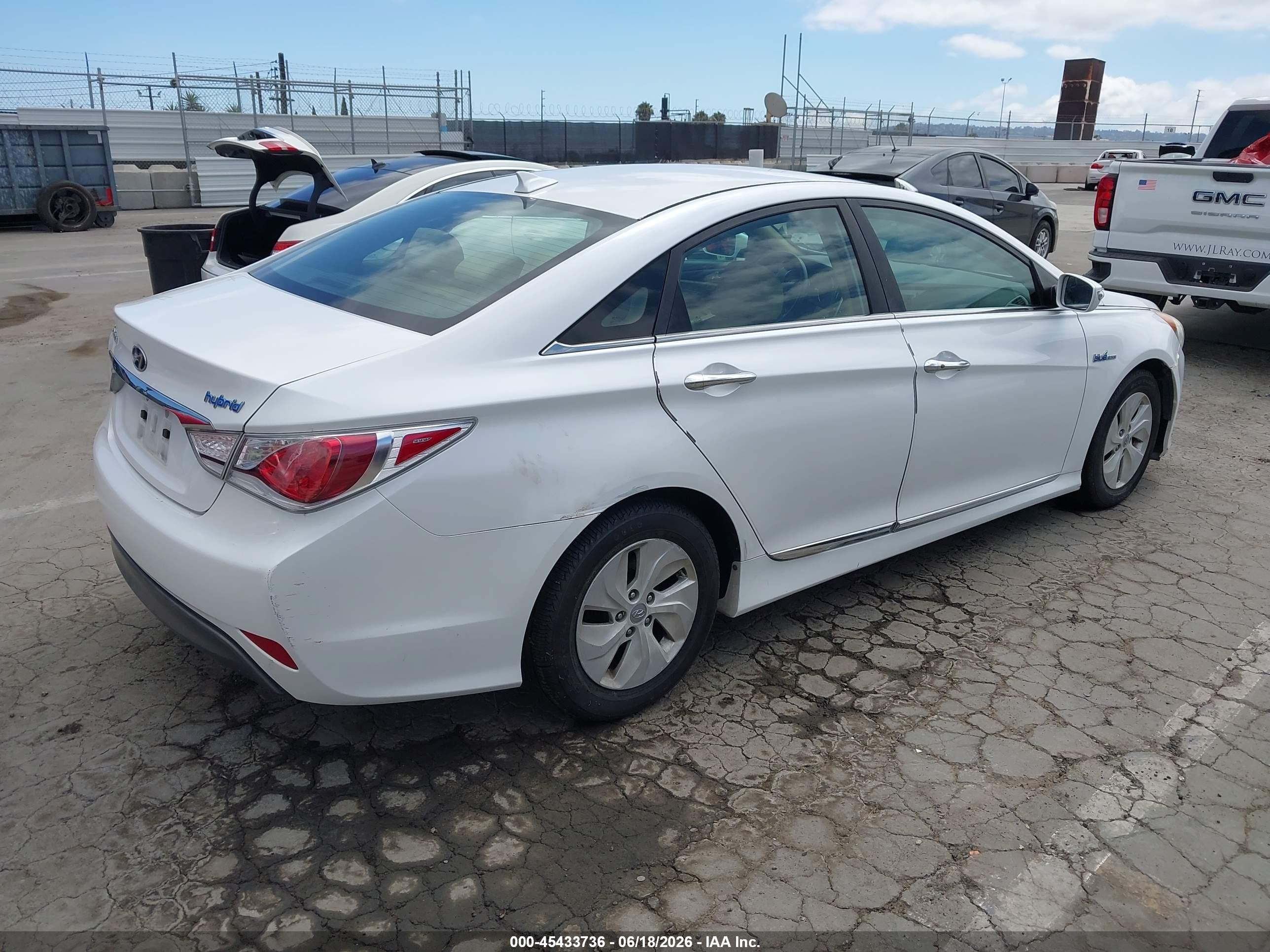 2015 Hyundai Sonata Hybrid   White vin: KMHEC4A41FA138280