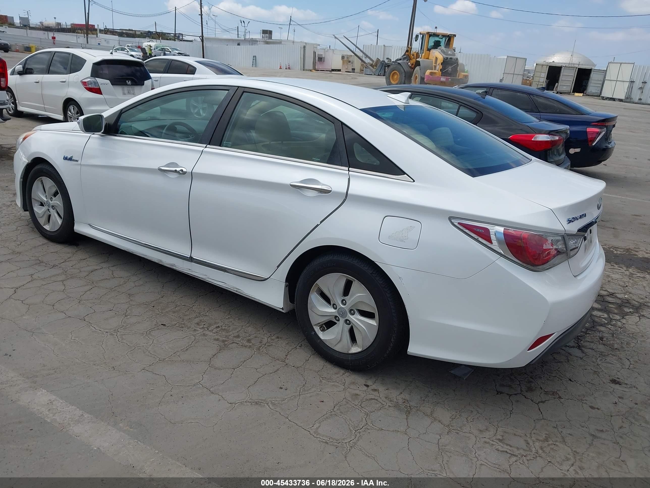 2015 Hyundai Sonata Hybrid   White vin: KMHEC4A41FA138280