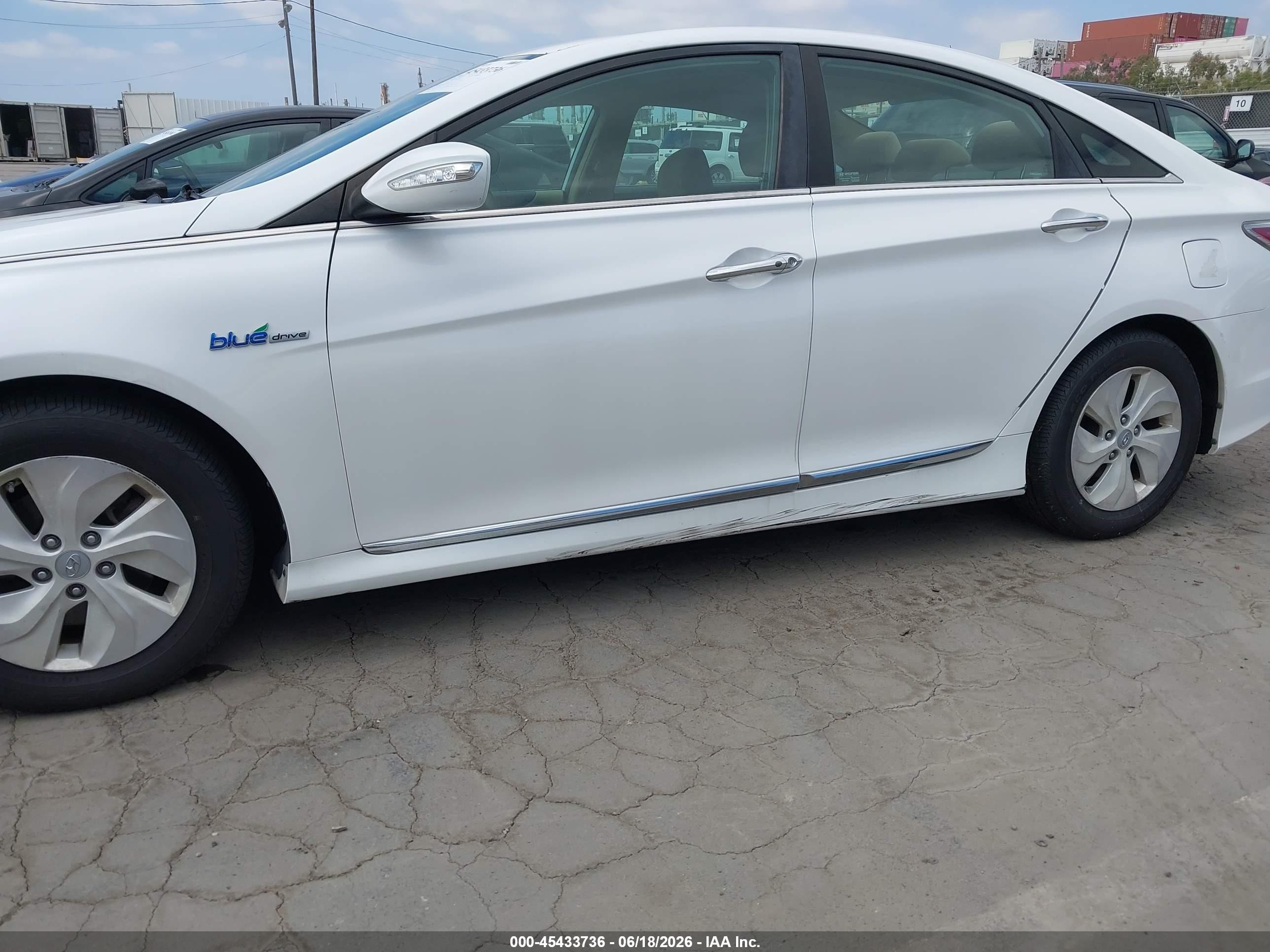 2015 Hyundai Sonata Hybrid   White vin: KMHEC4A41FA138280