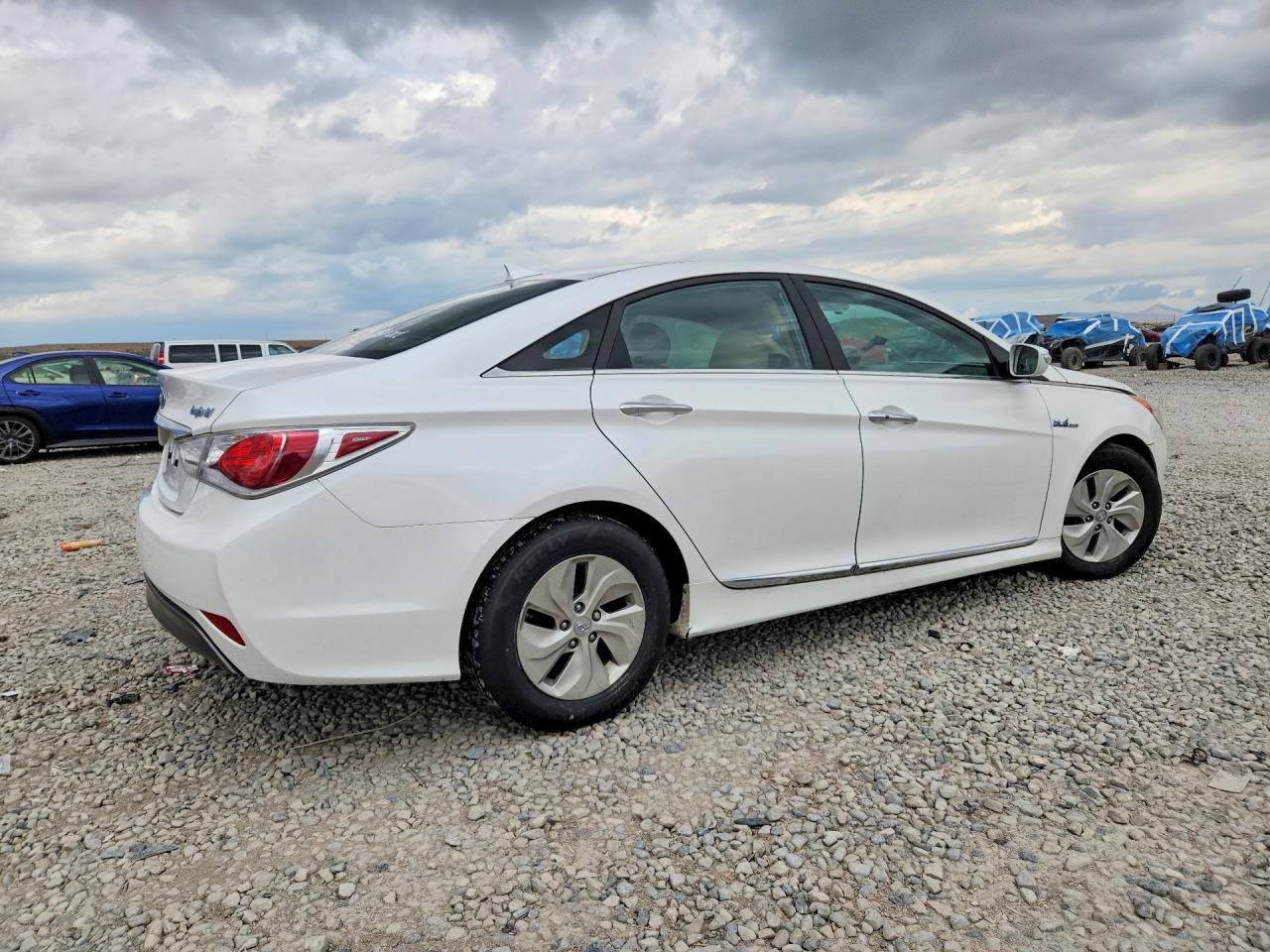 2015 Hyundai Sonata Hybrid Base Белый vin: KMHEC4A41FA139848