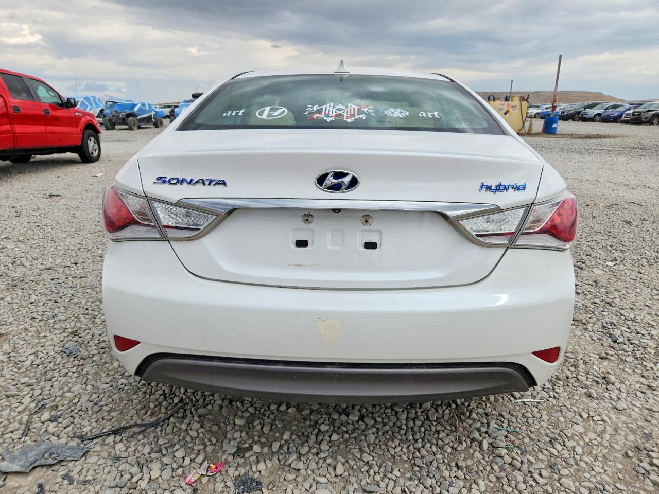 2015 Hyundai Sonata Hybrid Base Белый vin: KMHEC4A41FA139848