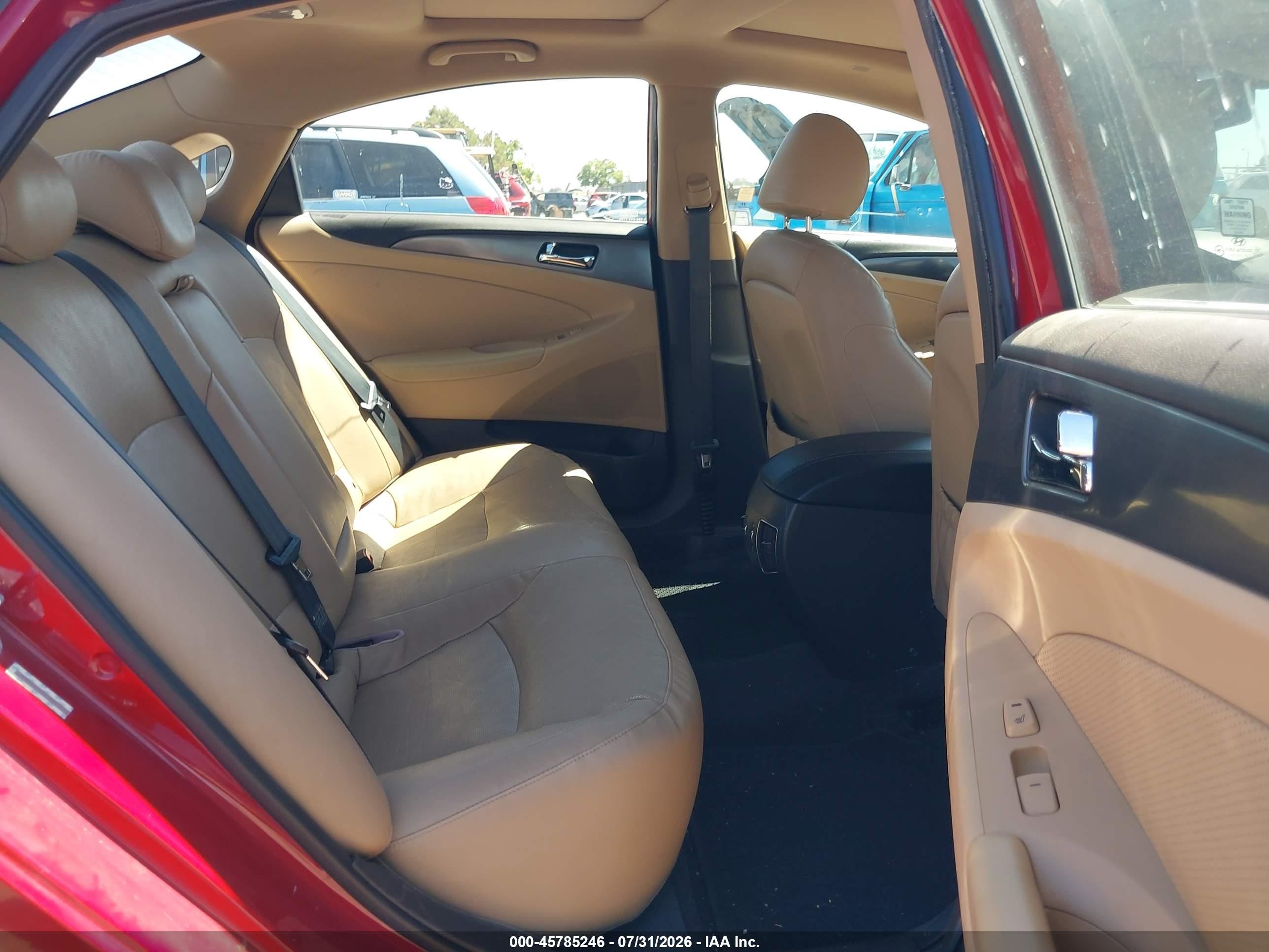 2012 Hyundai Sonata Hybrid   Red vin: KMHEC4A42CA023540