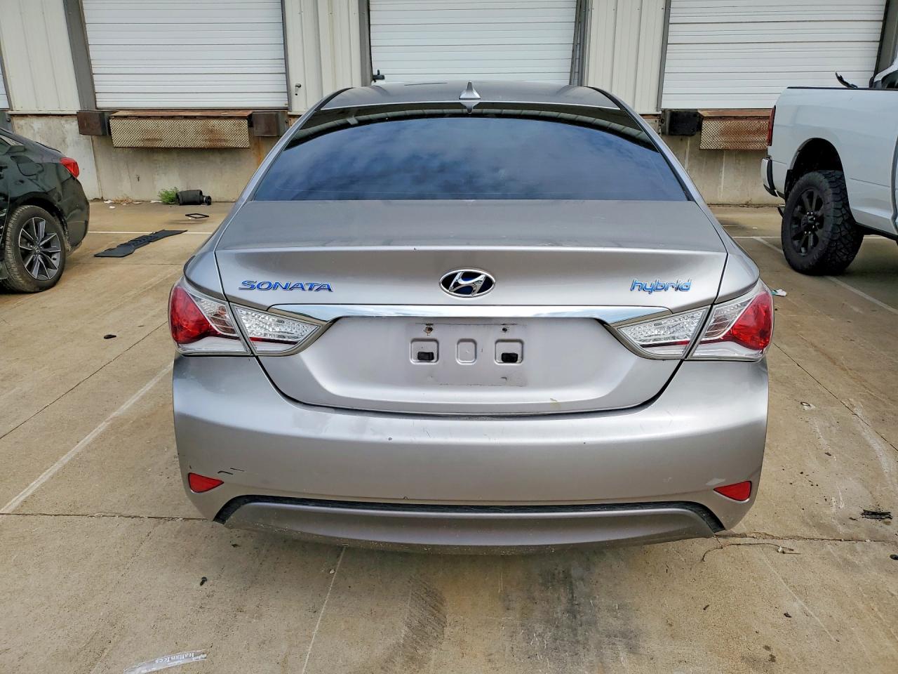 2012 Hyundai Sonata Hybrid Silver vin: KMHEC4A42CA041908