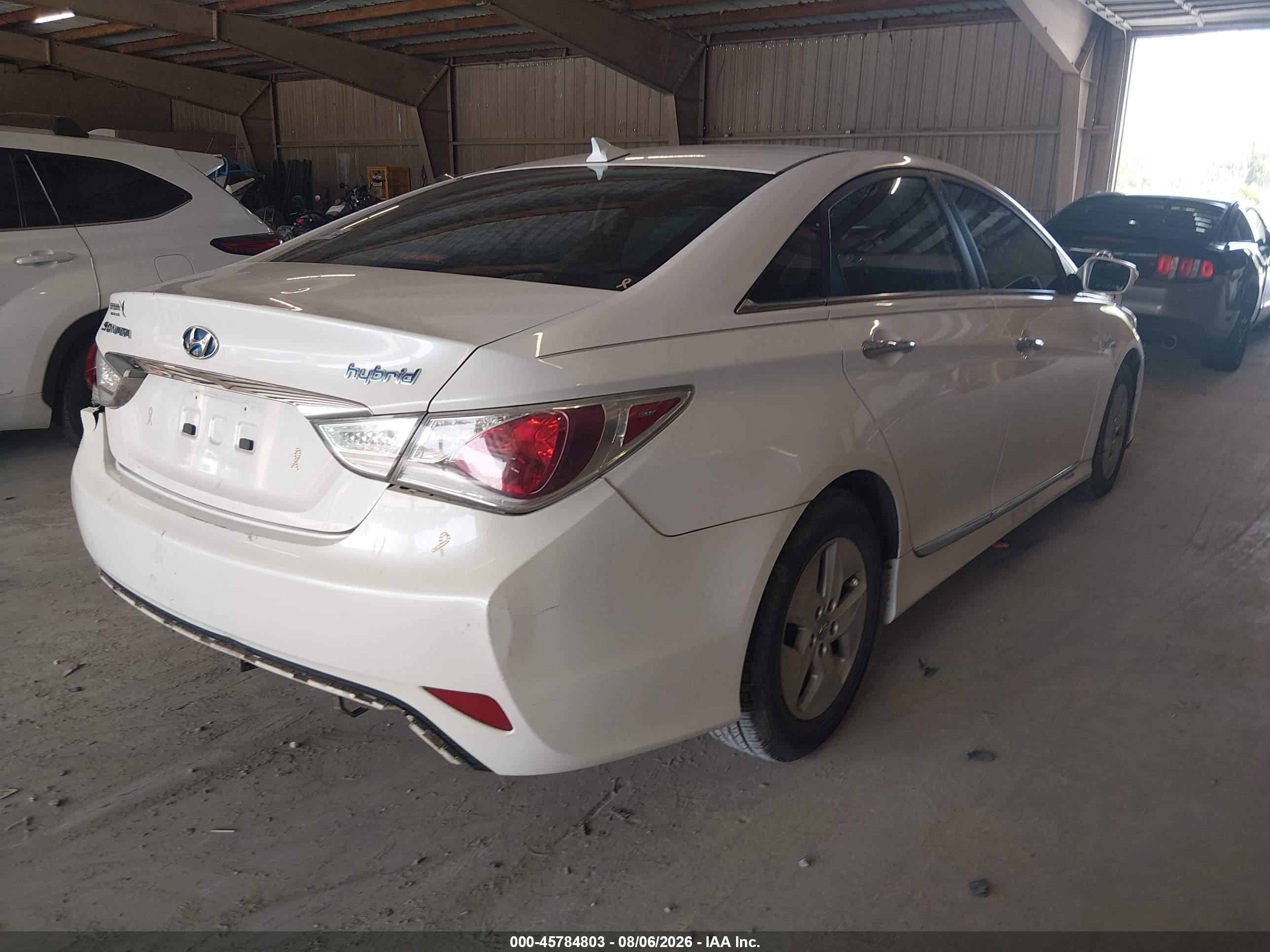 2012 Hyundai Sonata Hybrid   Белый vin: KMHEC4A42CA047837
