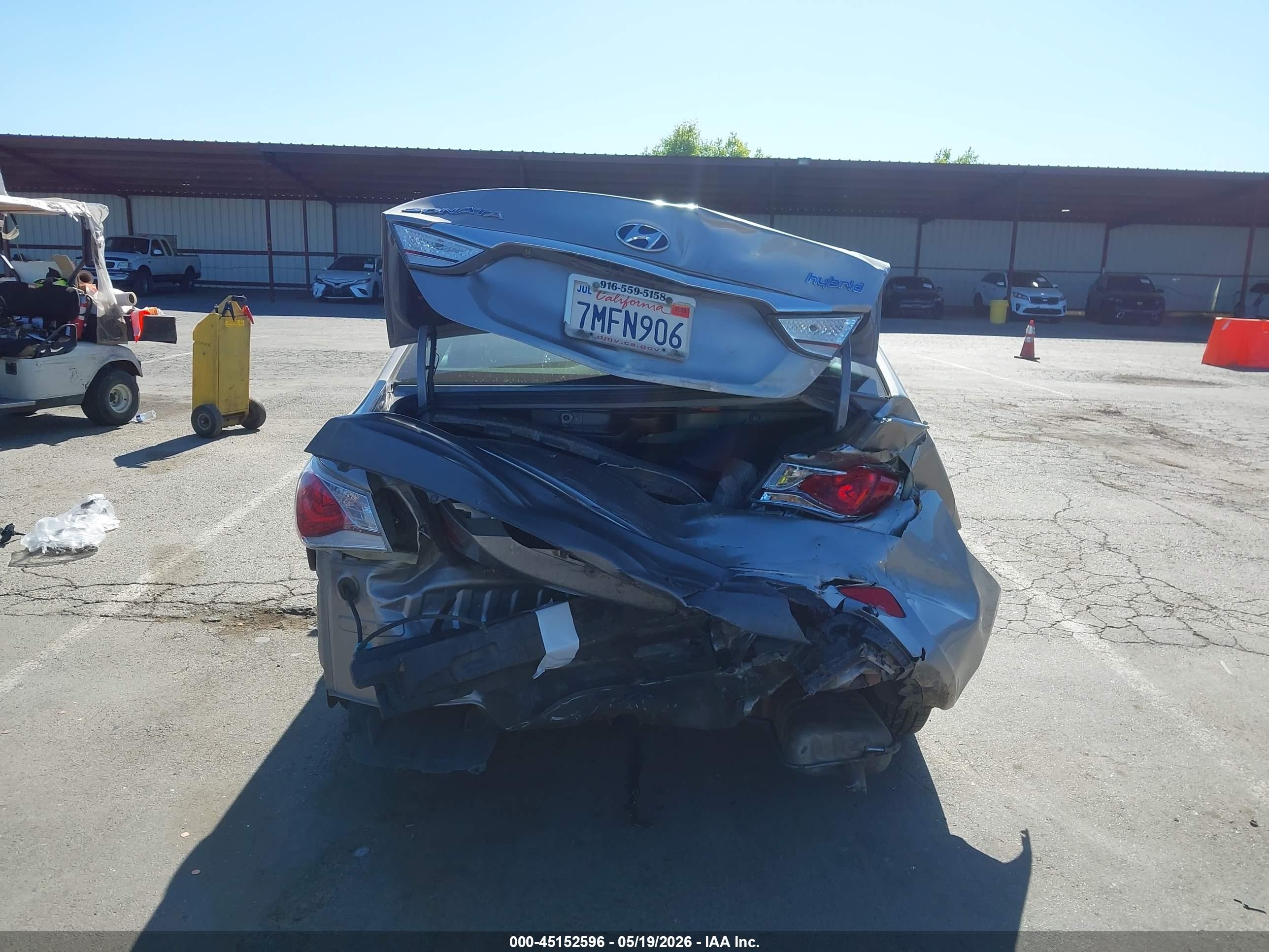 2013 Hyundai Sonata Hybrid   Silver vin: KMHEC4A42DA077809
