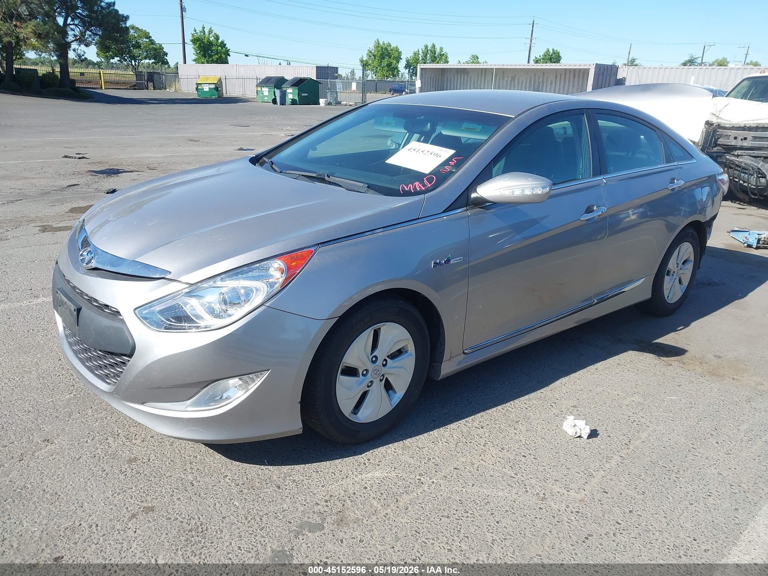 2013 Hyundai Sonata Hybrid   Silver vin: KMHEC4A42DA077809