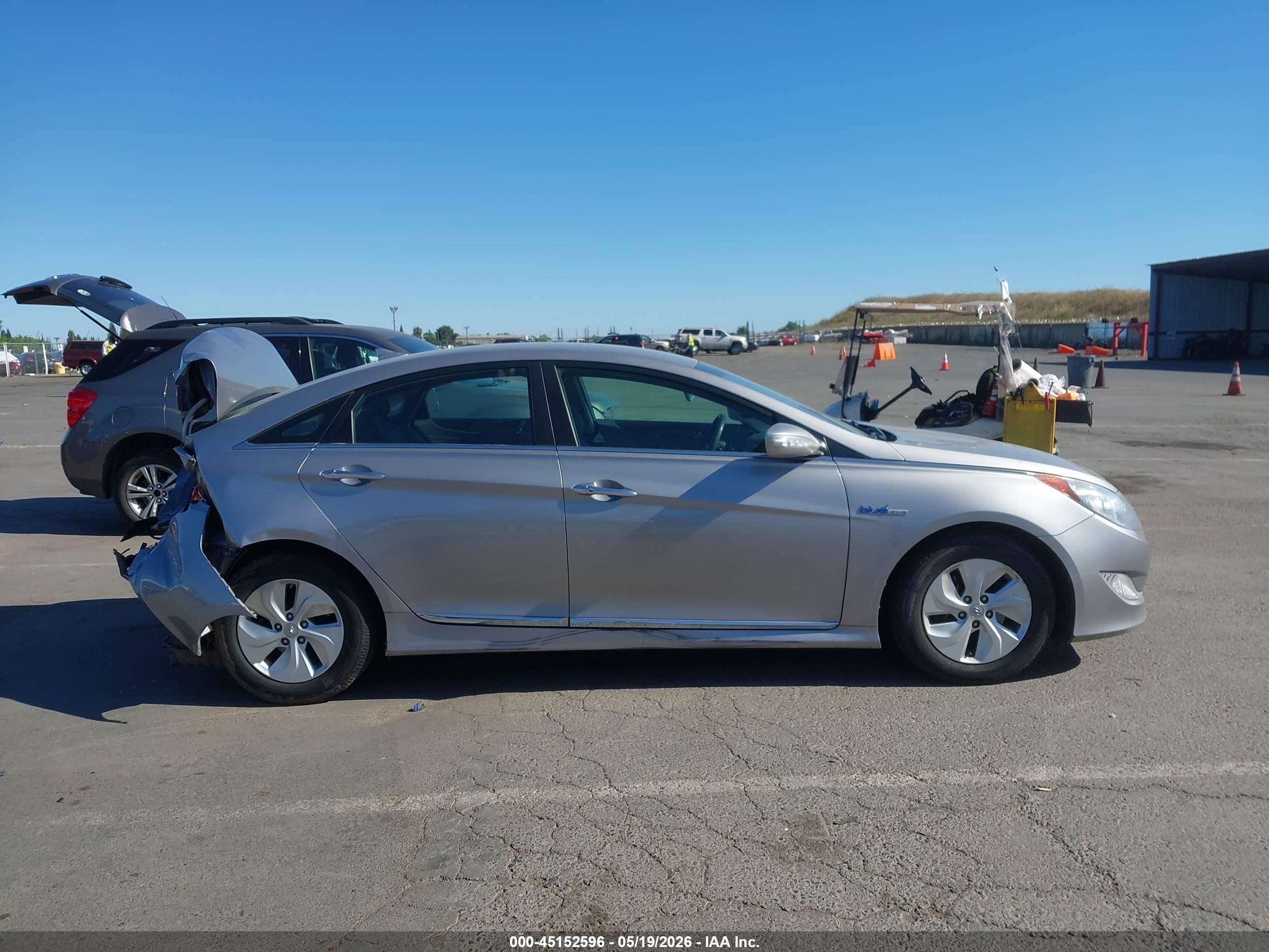 2013 Hyundai Sonata Hybrid   Silver vin: KMHEC4A42DA077809