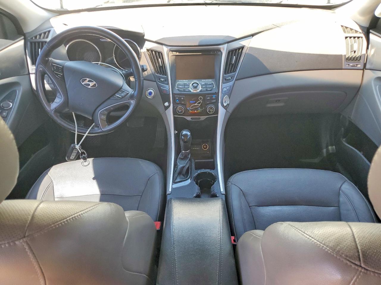 2013 Hyundai Sonata Hybrid Серебряный vin: KMHEC4A42DA079530