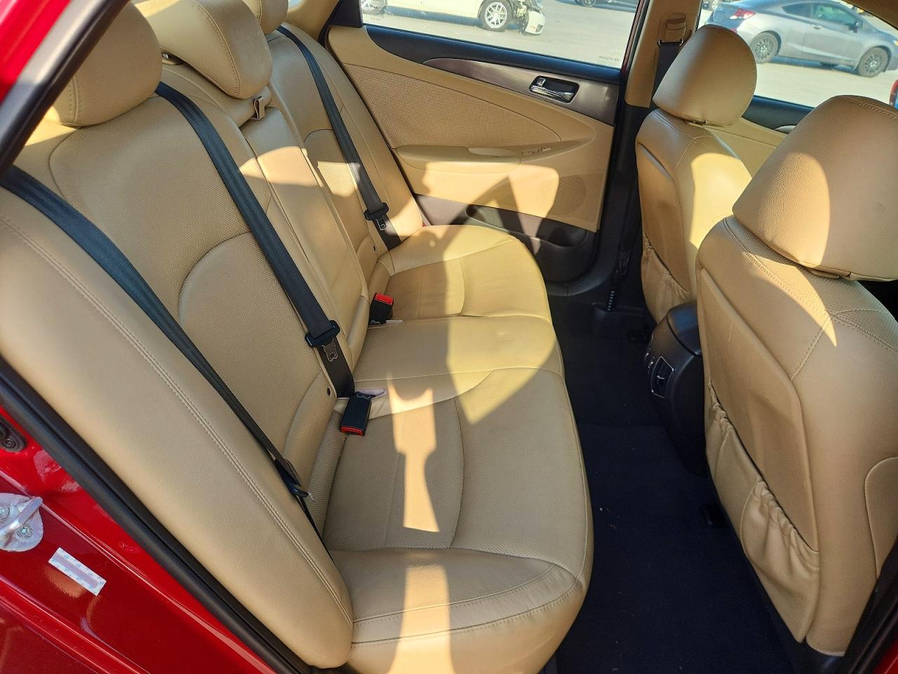 2013 Hyundai Sonata Hybrid Red vin: KMHEC4A42DA081746