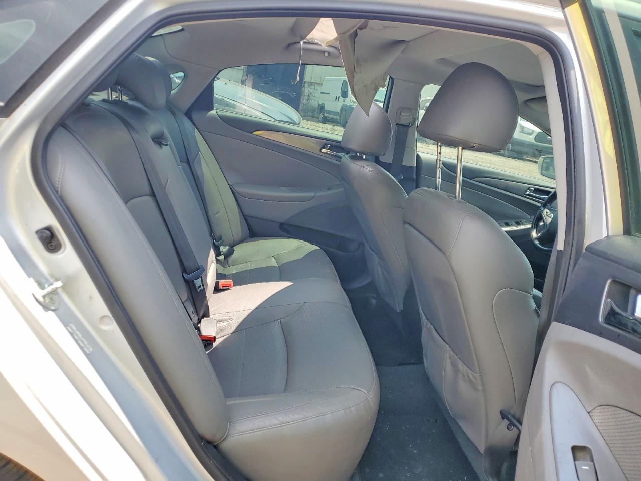 2014 Hyundai Sonata Hybrid Silver vin: KMHEC4A42EA108610