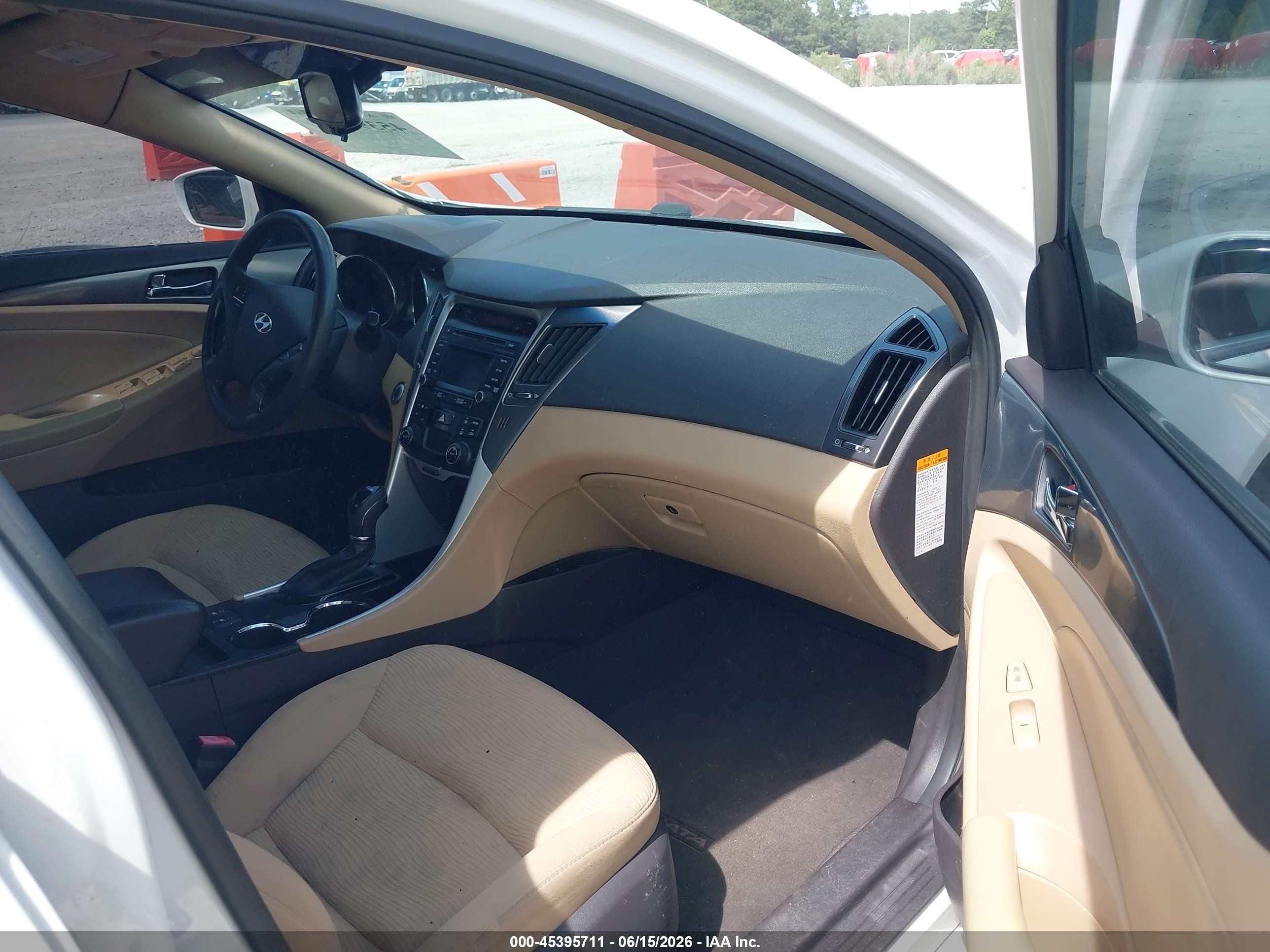 2015 Hyundai Sonata Hybrid   Белый vin: KMHEC4A42FA120077