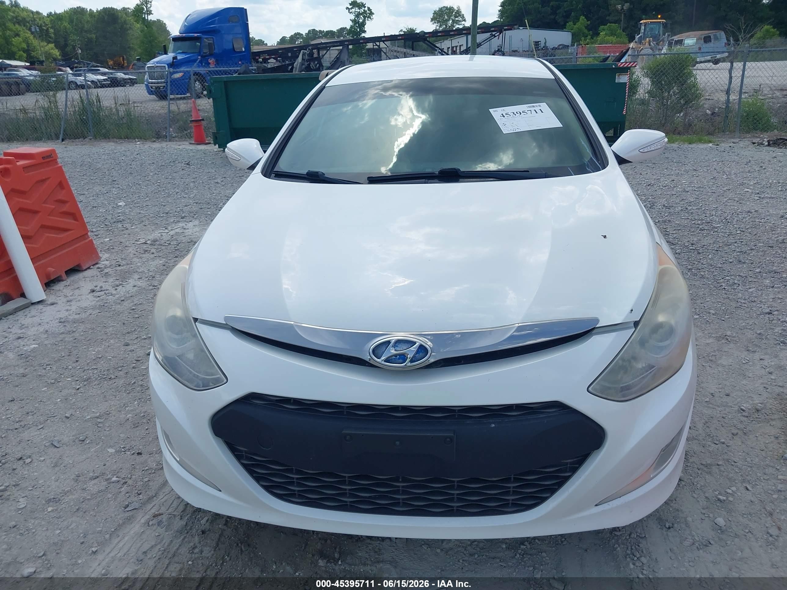 2015 Hyundai Sonata Hybrid   Белый vin: KMHEC4A42FA120077
