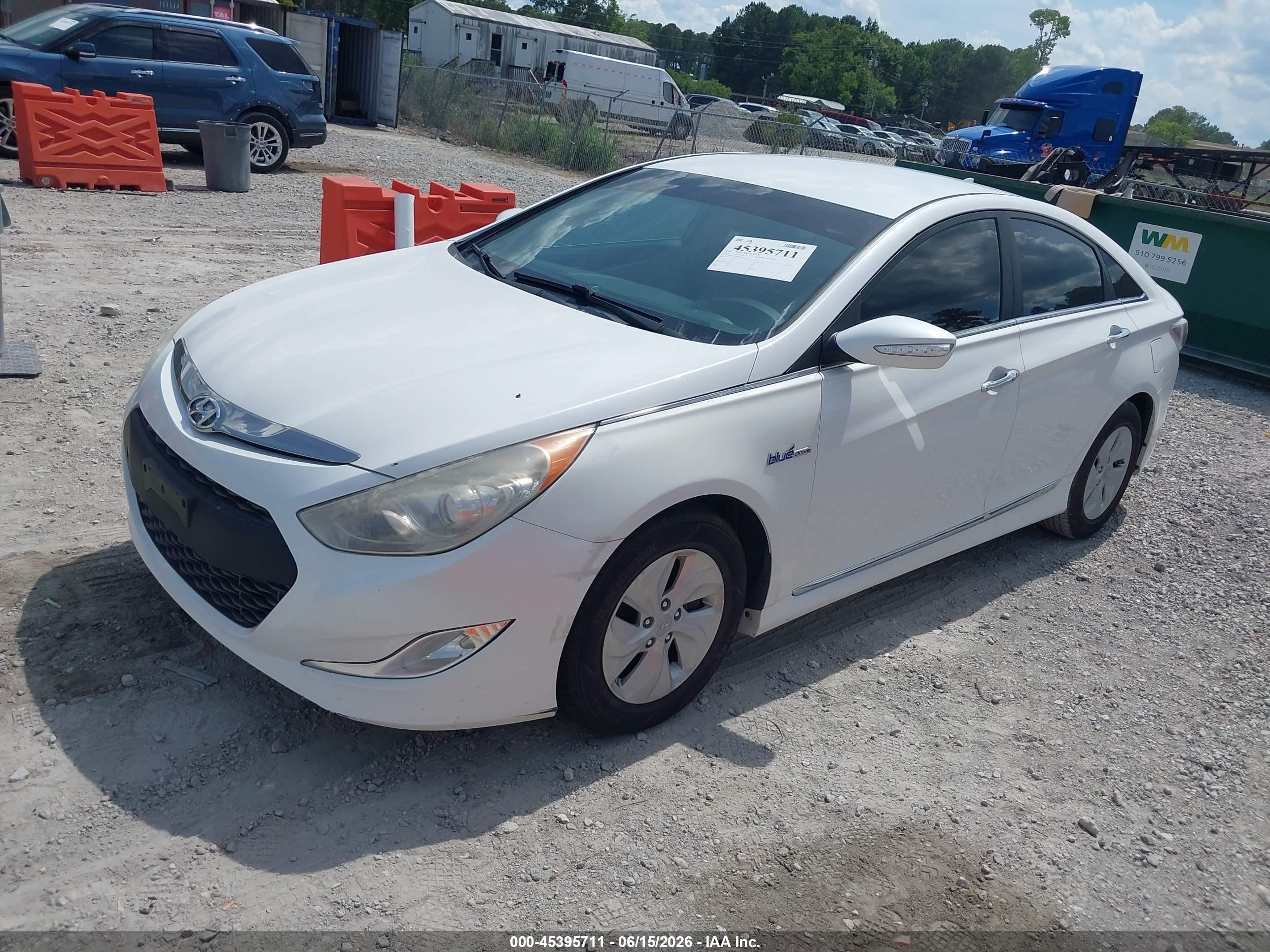 2015 Hyundai Sonata Hybrid   Белый vin: KMHEC4A42FA120077
