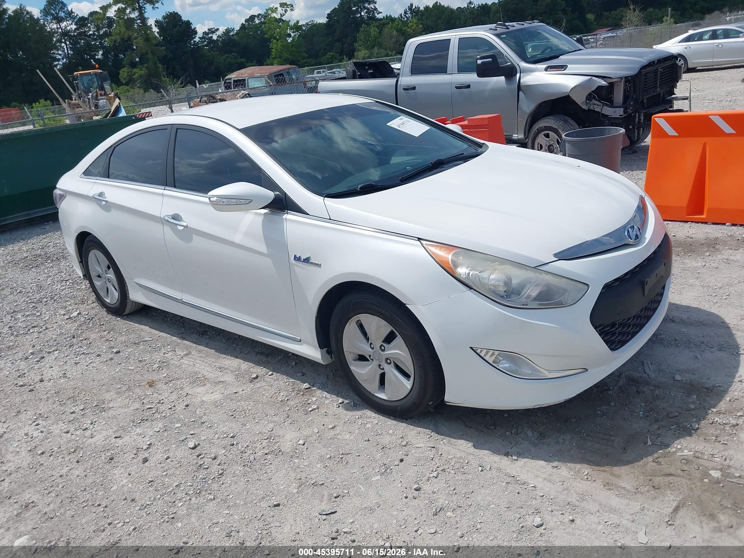 2015 Hyundai Sonata Hybrid   White vin: KMHEC4A42FA120077