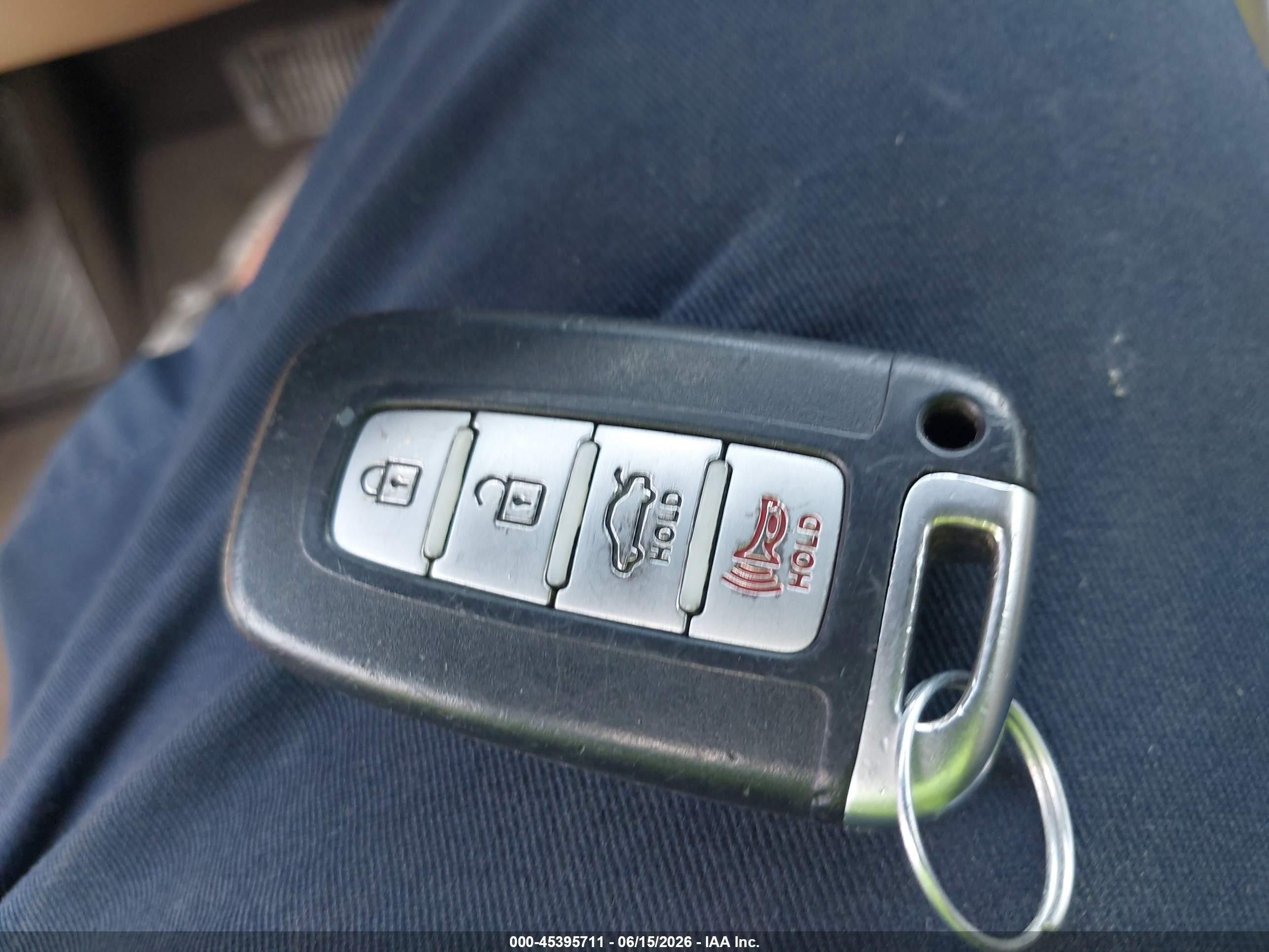 2015 Hyundai Sonata Hybrid   Белый vin: KMHEC4A42FA120077