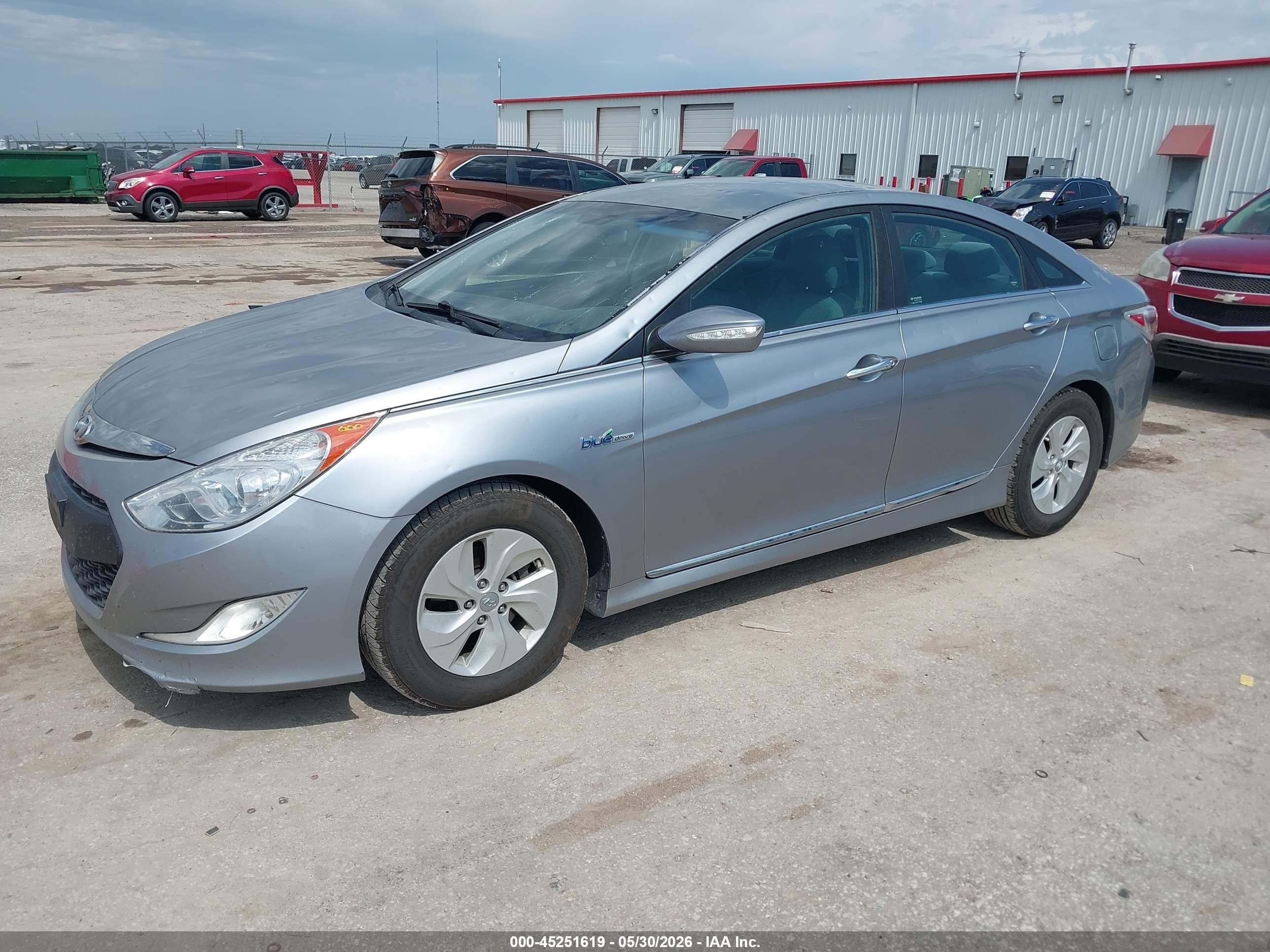 2015 Hyundai Sonata Hybrid   Silver vin: KMHEC4A42FA120693
