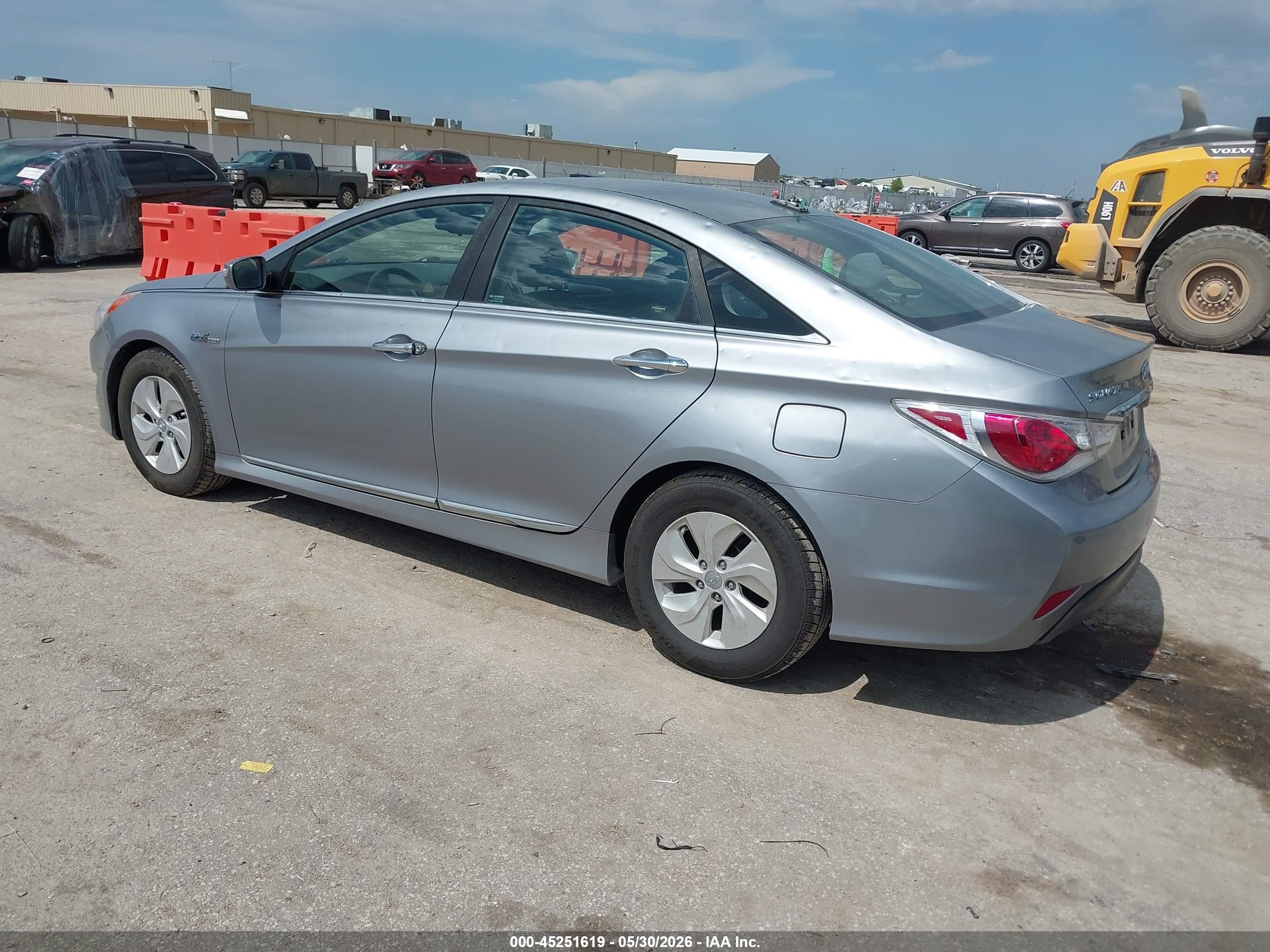 2015 Hyundai Sonata Hybrid   Silver vin: KMHEC4A42FA120693