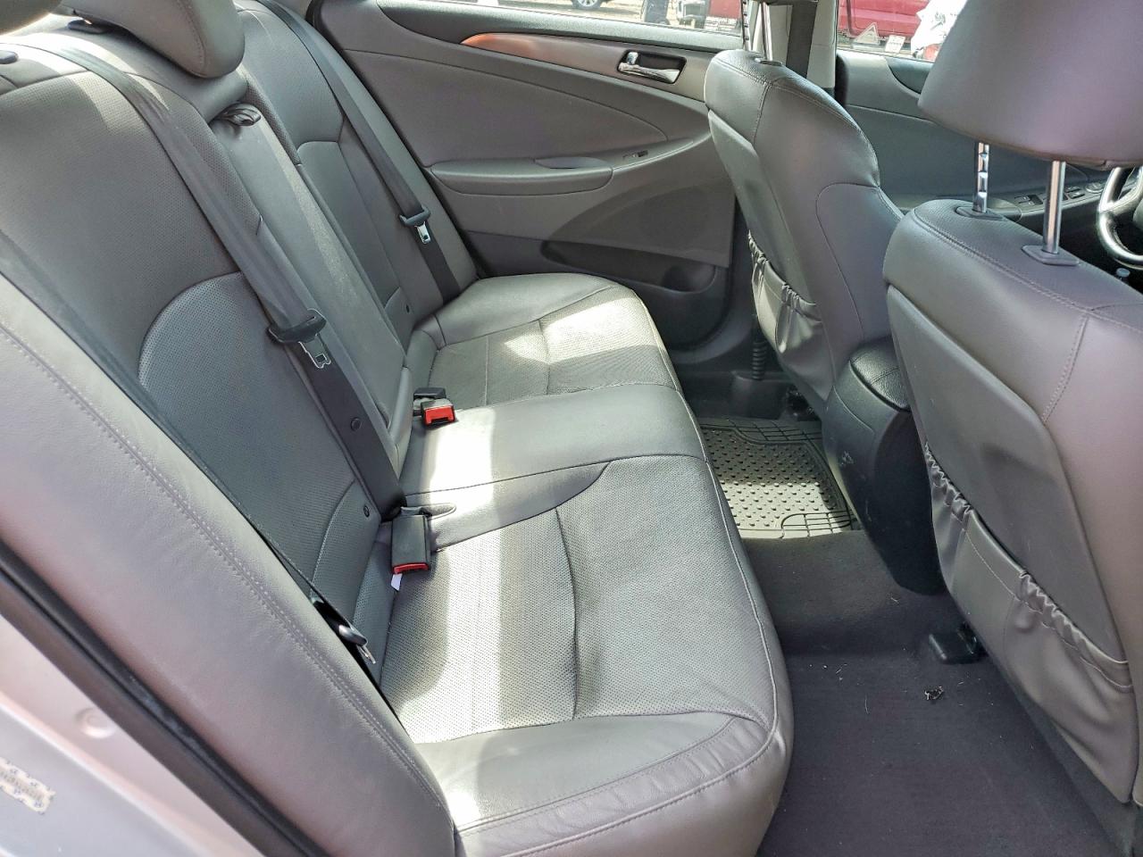 2015 Hyundai Sonata Hybrid Limited Silver vin: KMHEC4A42FA126218