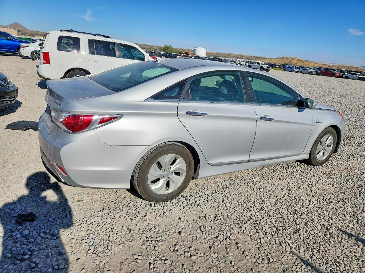 2015 Hyundai Sonata Hybrid Base Серебряный vin: KMHEC4A42FA128423