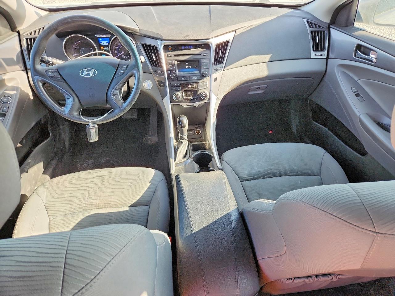 2015 Hyundai Sonata Hybrid Base Серебряный vin: KMHEC4A42FA128423