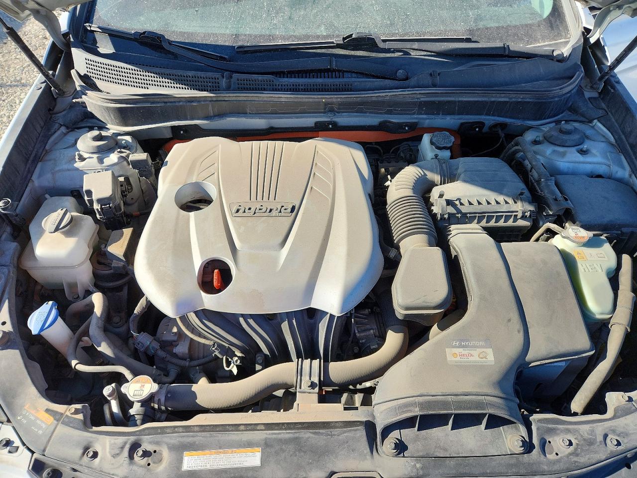 2015 Hyundai Sonata Hybrid Base Серебряный vin: KMHEC4A42FA128423