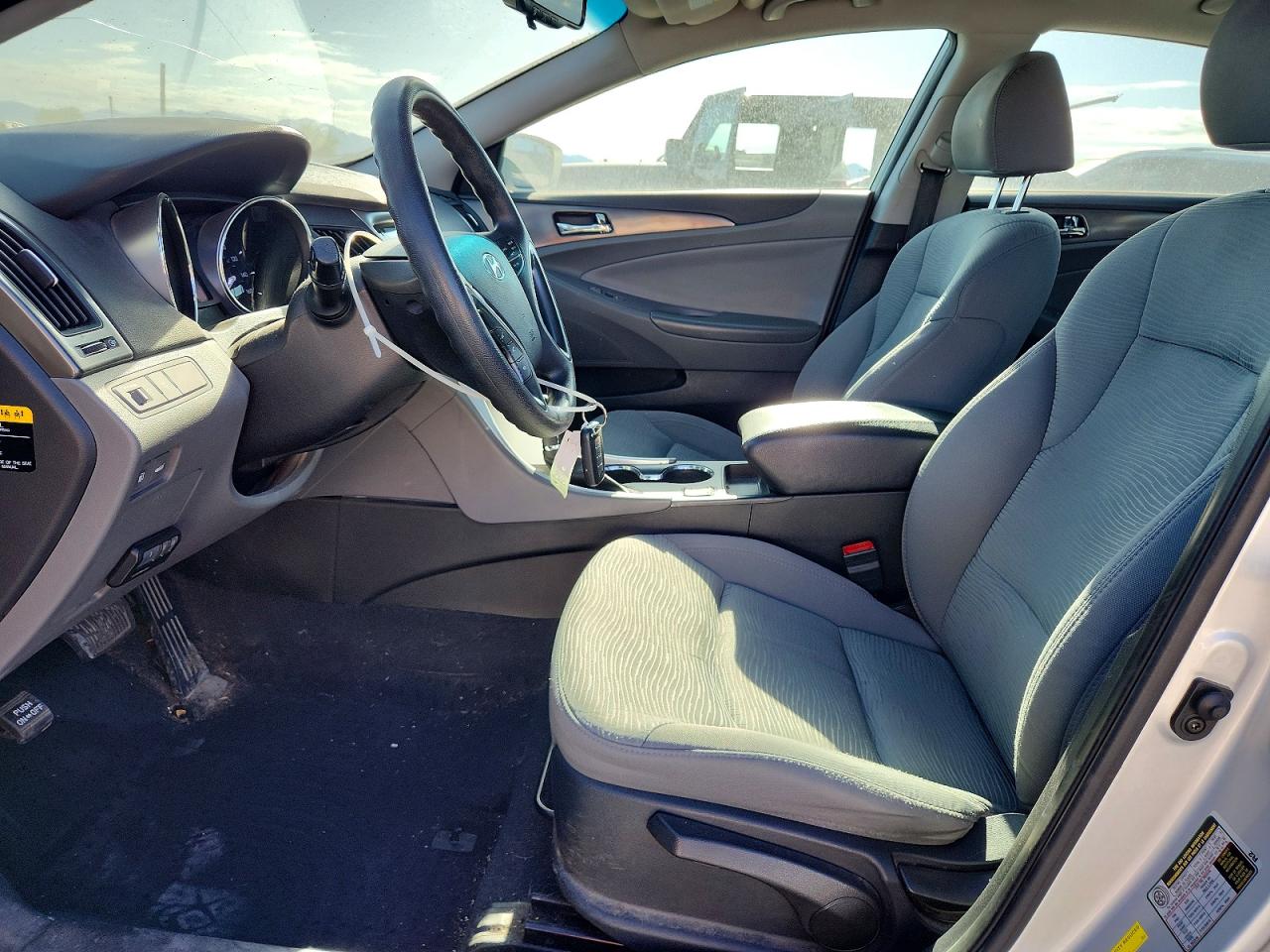 2015 Hyundai Sonata Hybrid Base Серебряный vin: KMHEC4A42FA128423