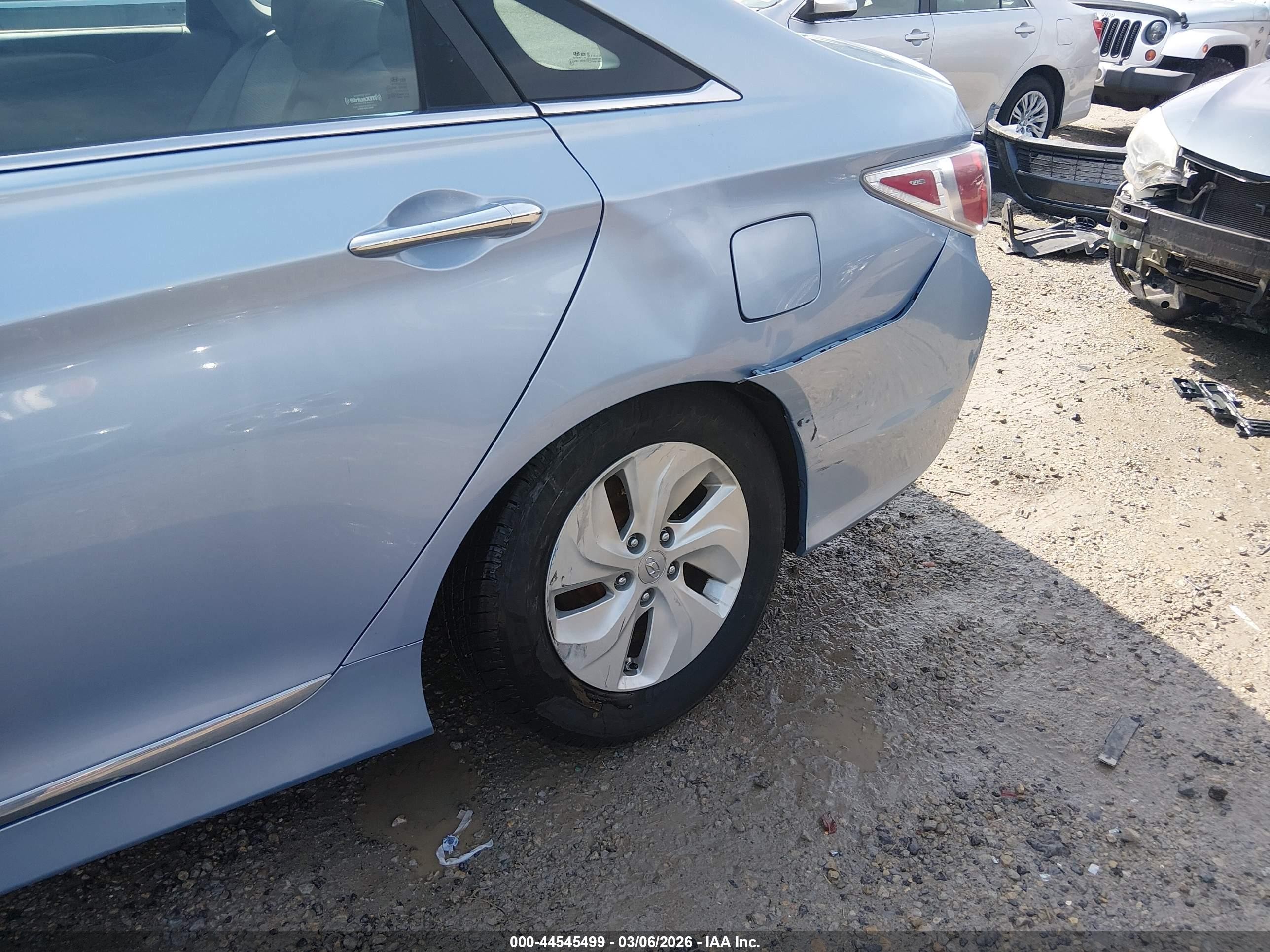 2015 Hyundai Sonata Hybrid   Light Blue vin: KMHEC4A42FA133881