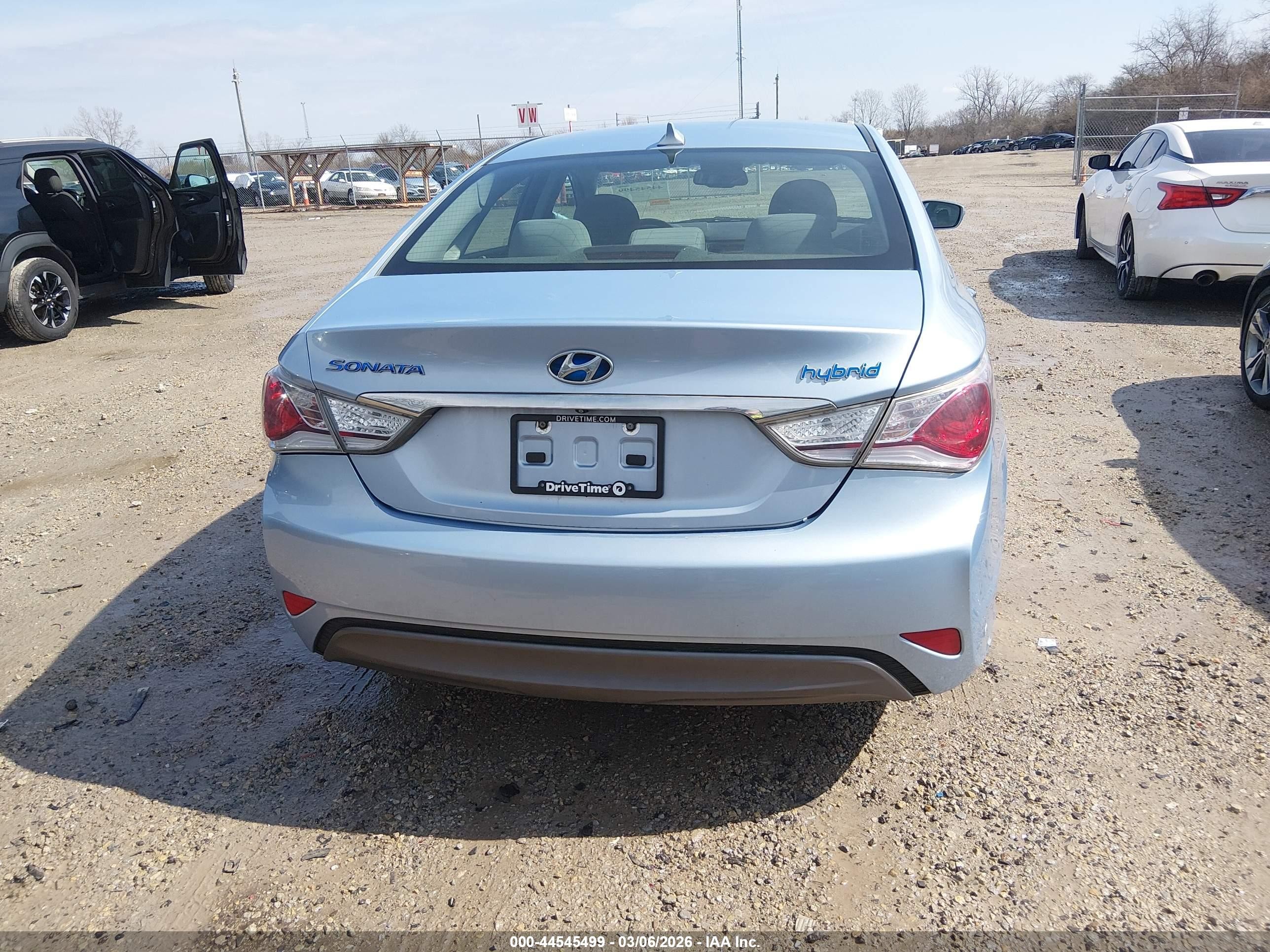 2015 Hyundai Sonata Hybrid   Light Blue vin: KMHEC4A42FA133881