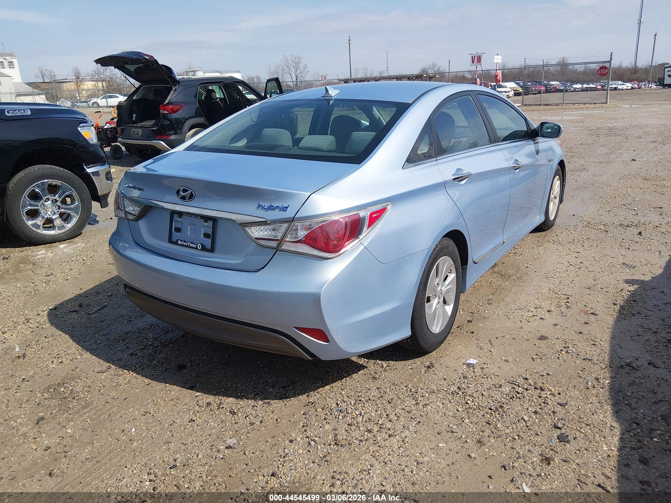 2015 Hyundai Sonata Hybrid   Light Blue vin: KMHEC4A42FA133881
