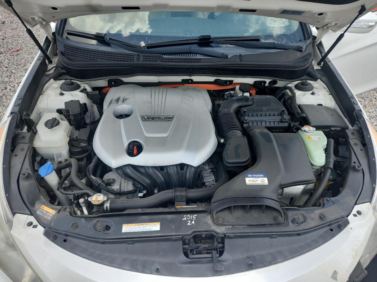 2015 Hyundai Sonata Hybrid Base White vin: KMHEC4A42FA134559