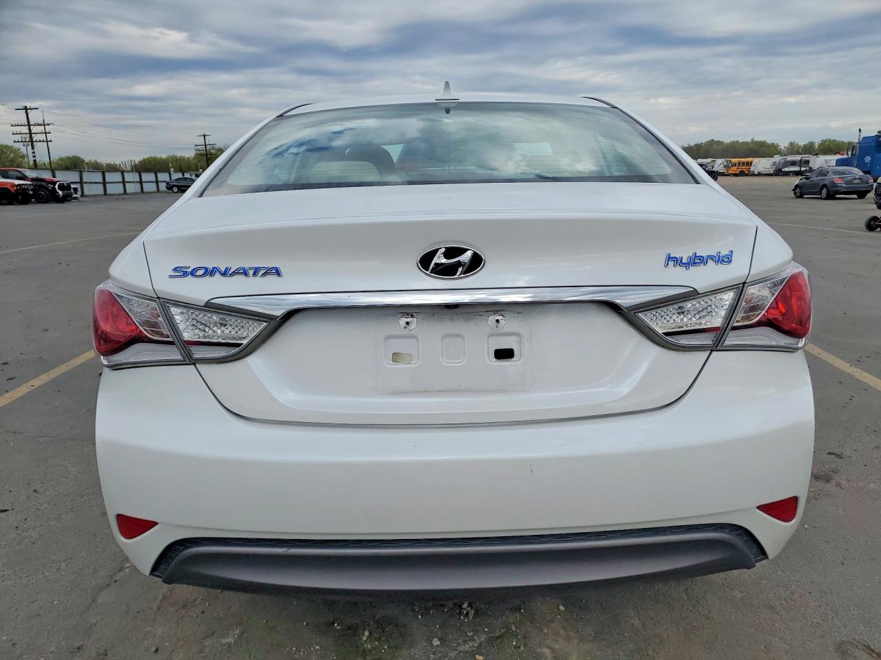 2015 Hyundai Sonata Hybrid White vin: KMHEC4A42FA136988
