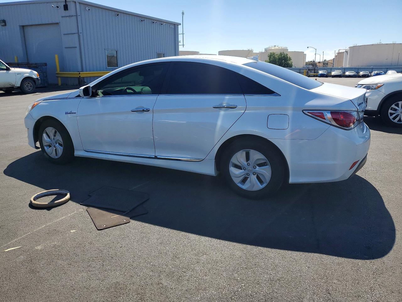 2015 Hyundai Sonata Hybrid Base White vin: KMHEC4A42FA137901