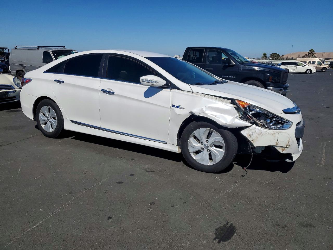 2015 Hyundai Sonata Hybrid Base White vin: KMHEC4A42FA137901