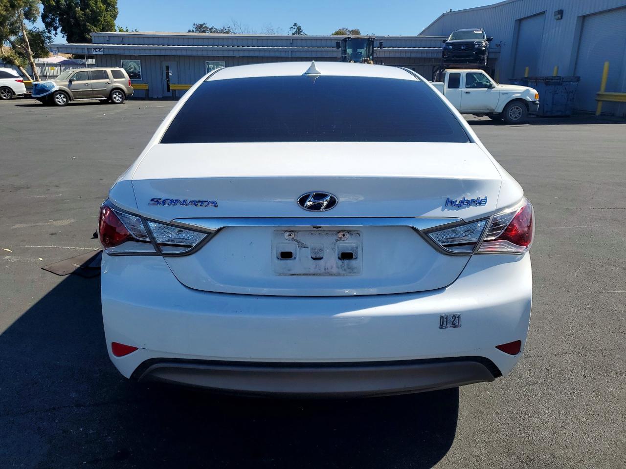 2015 Hyundai Sonata Hybrid Base White vin: KMHEC4A42FA137901