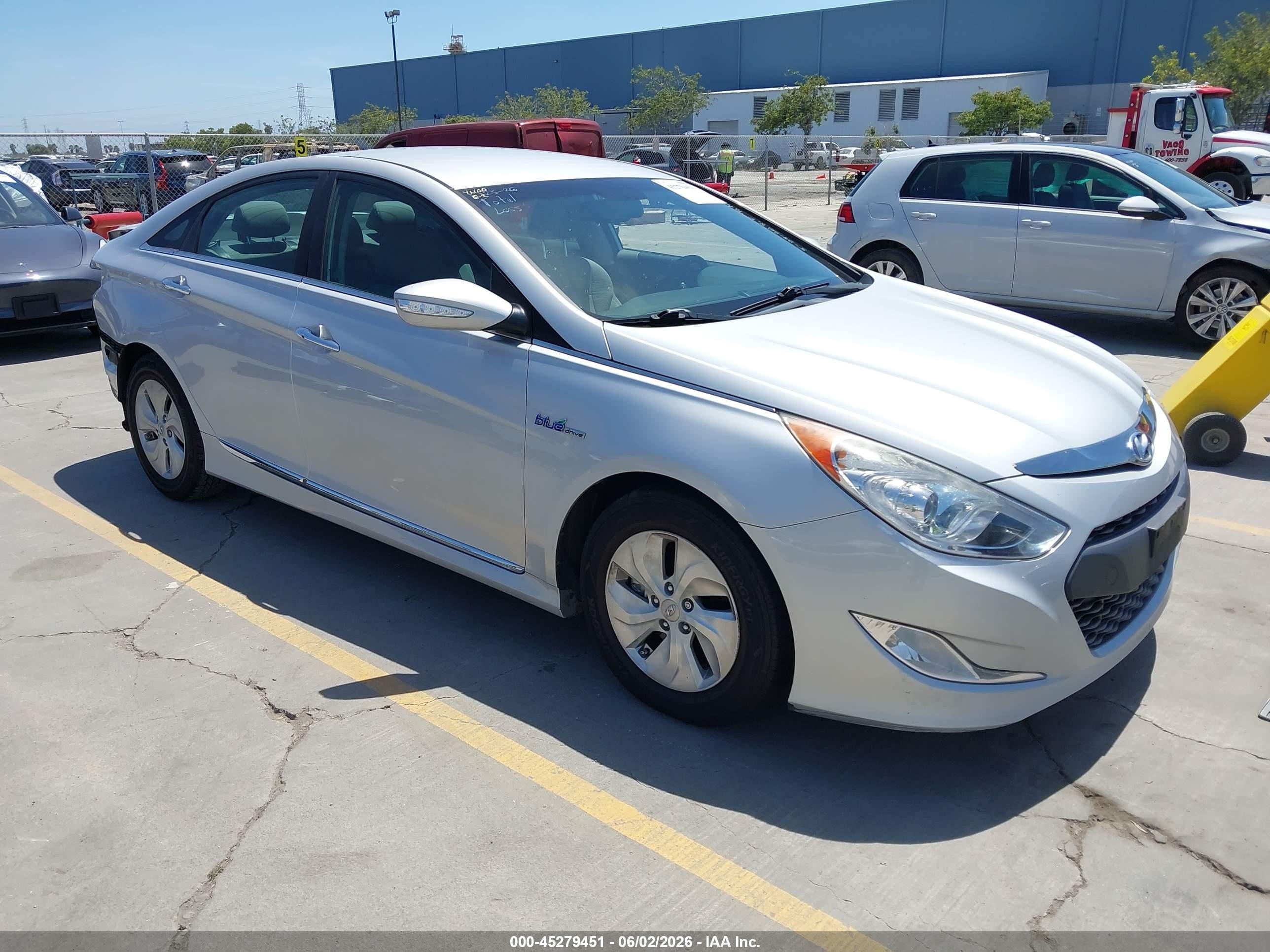 2015 Hyundai Sonata Hybrid   Silver vin: KMHEC4A42FA138692