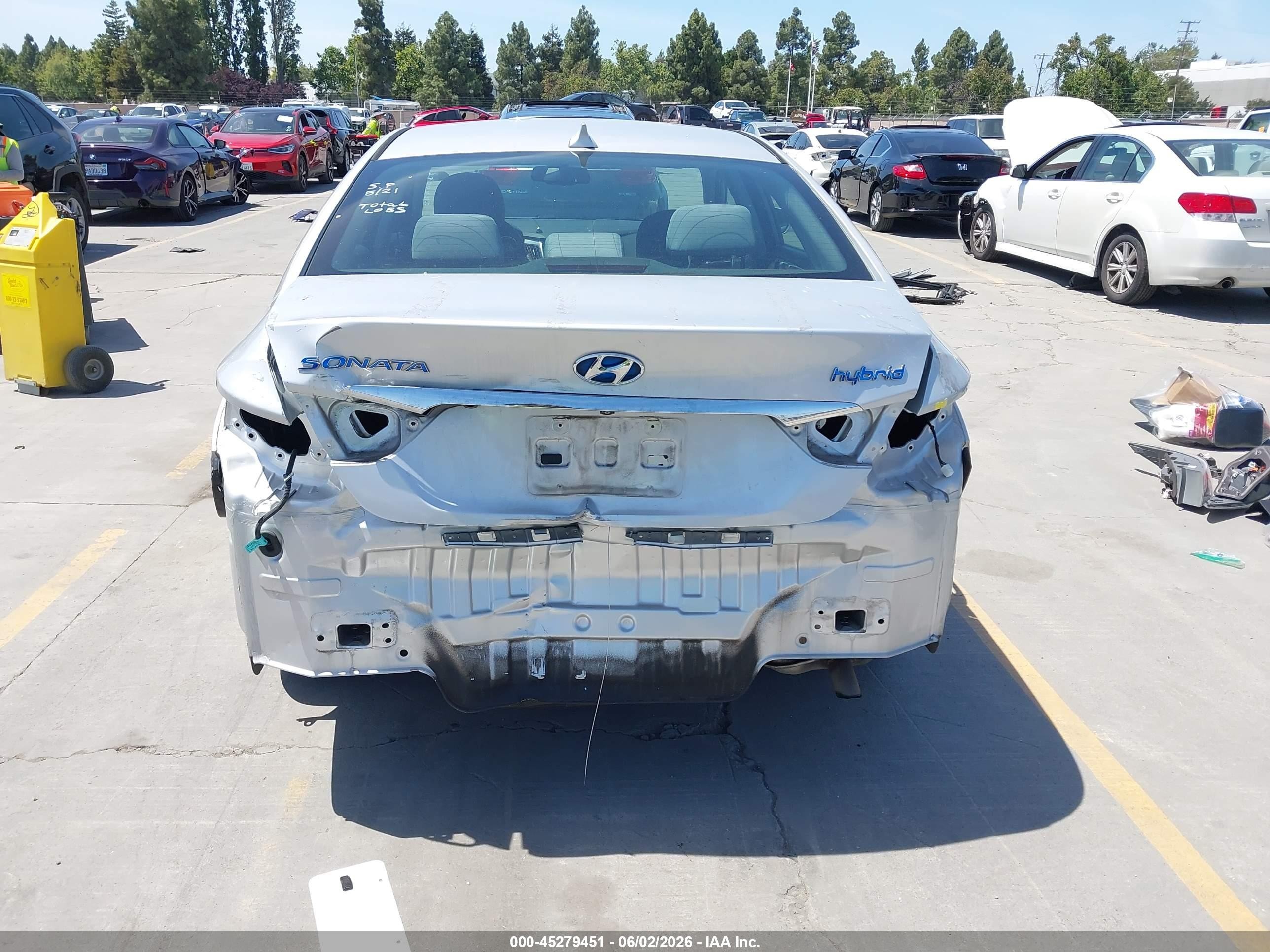 2015 Hyundai Sonata Hybrid   Silver vin: KMHEC4A42FA138692