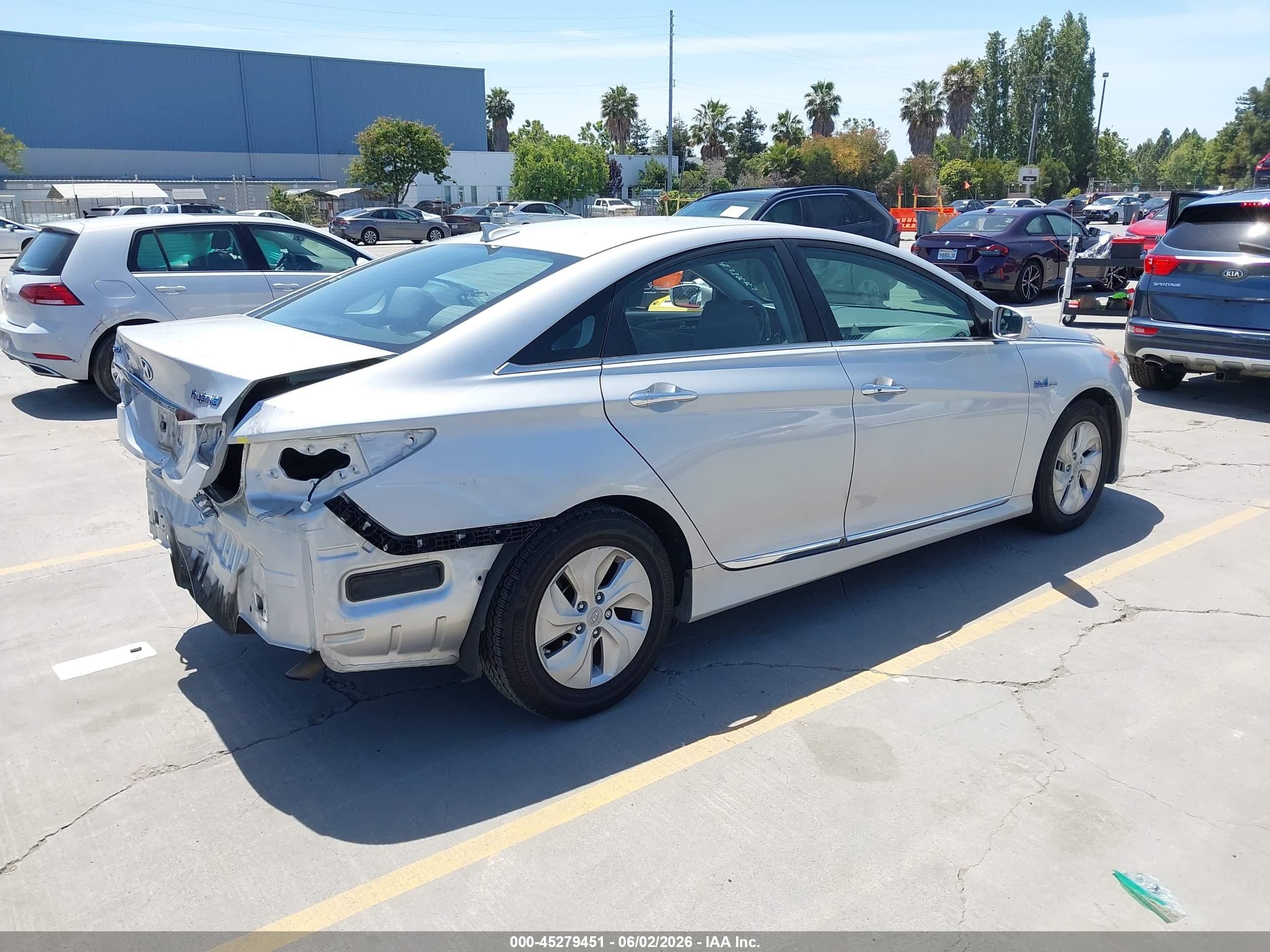 2015 Hyundai Sonata Hybrid   Silver vin: KMHEC4A42FA138692