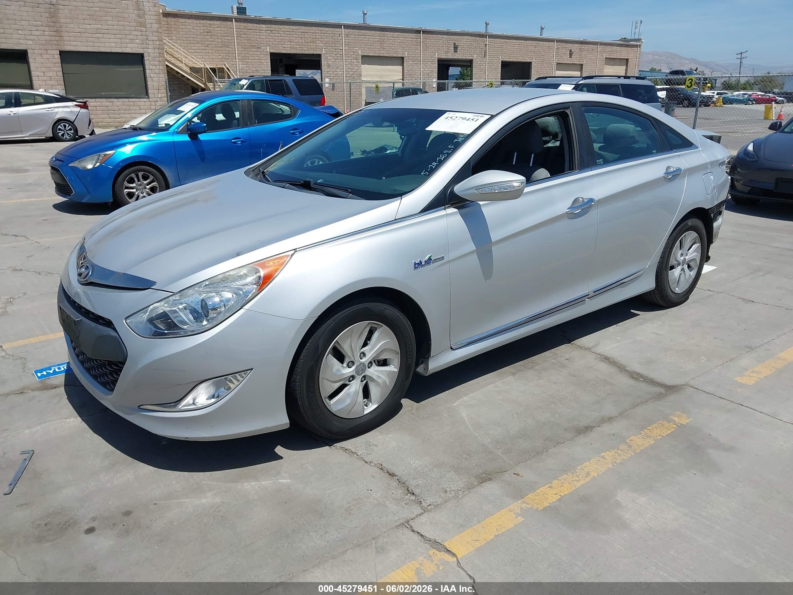 2015 Hyundai Sonata Hybrid   Silver vin: KMHEC4A42FA138692