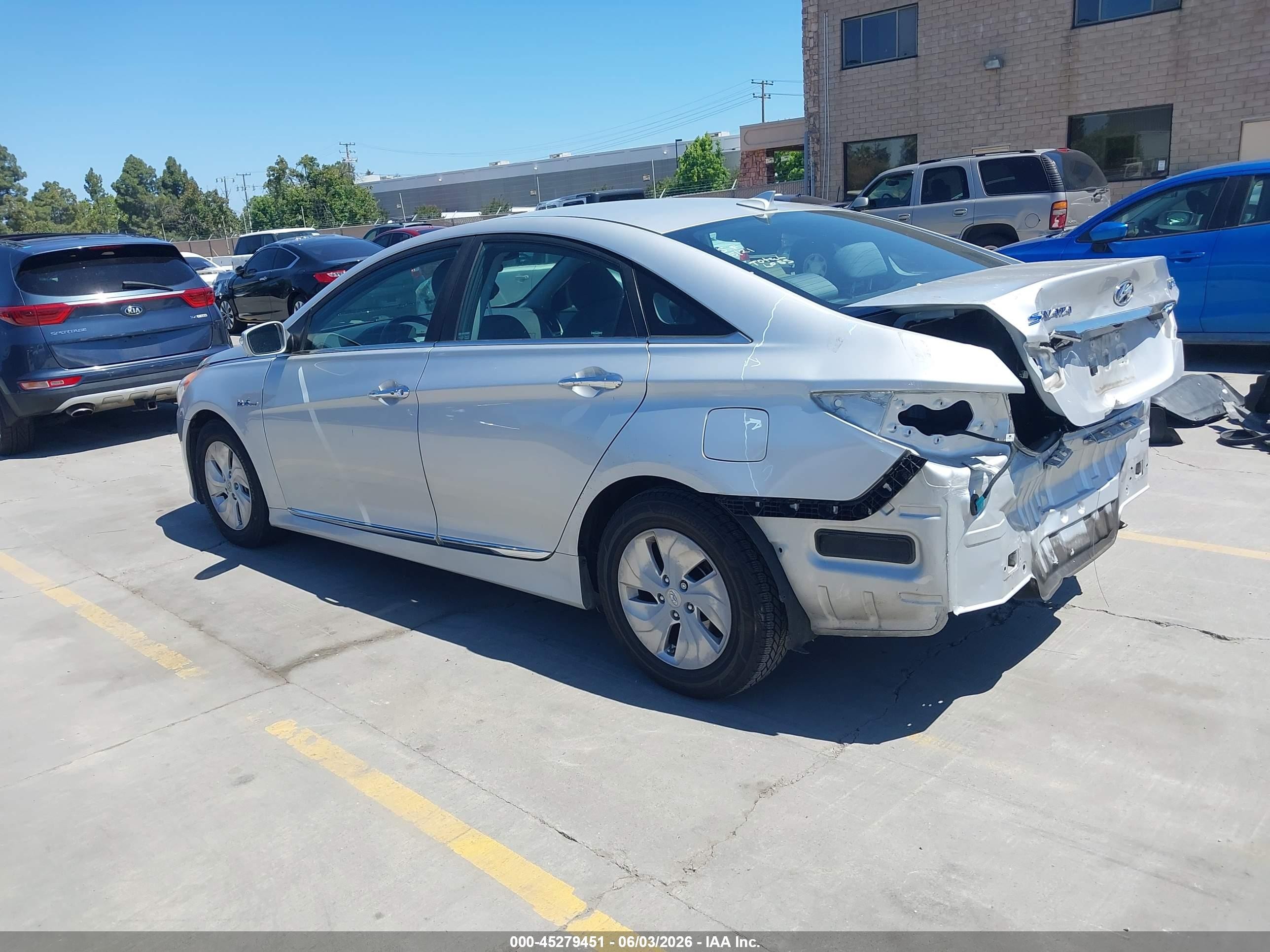 2015 Hyundai Sonata Hybrid   Silver vin: KMHEC4A42FA138692