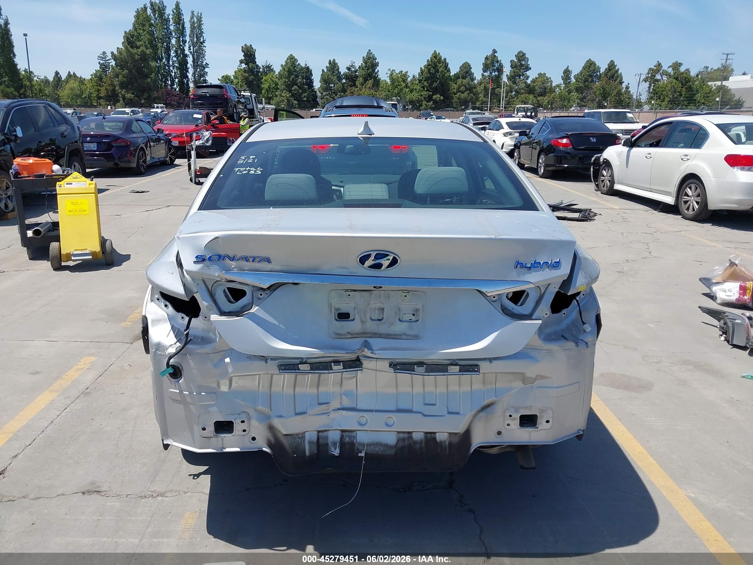 2015 Hyundai Sonata Hybrid   Silver vin: KMHEC4A42FA138692