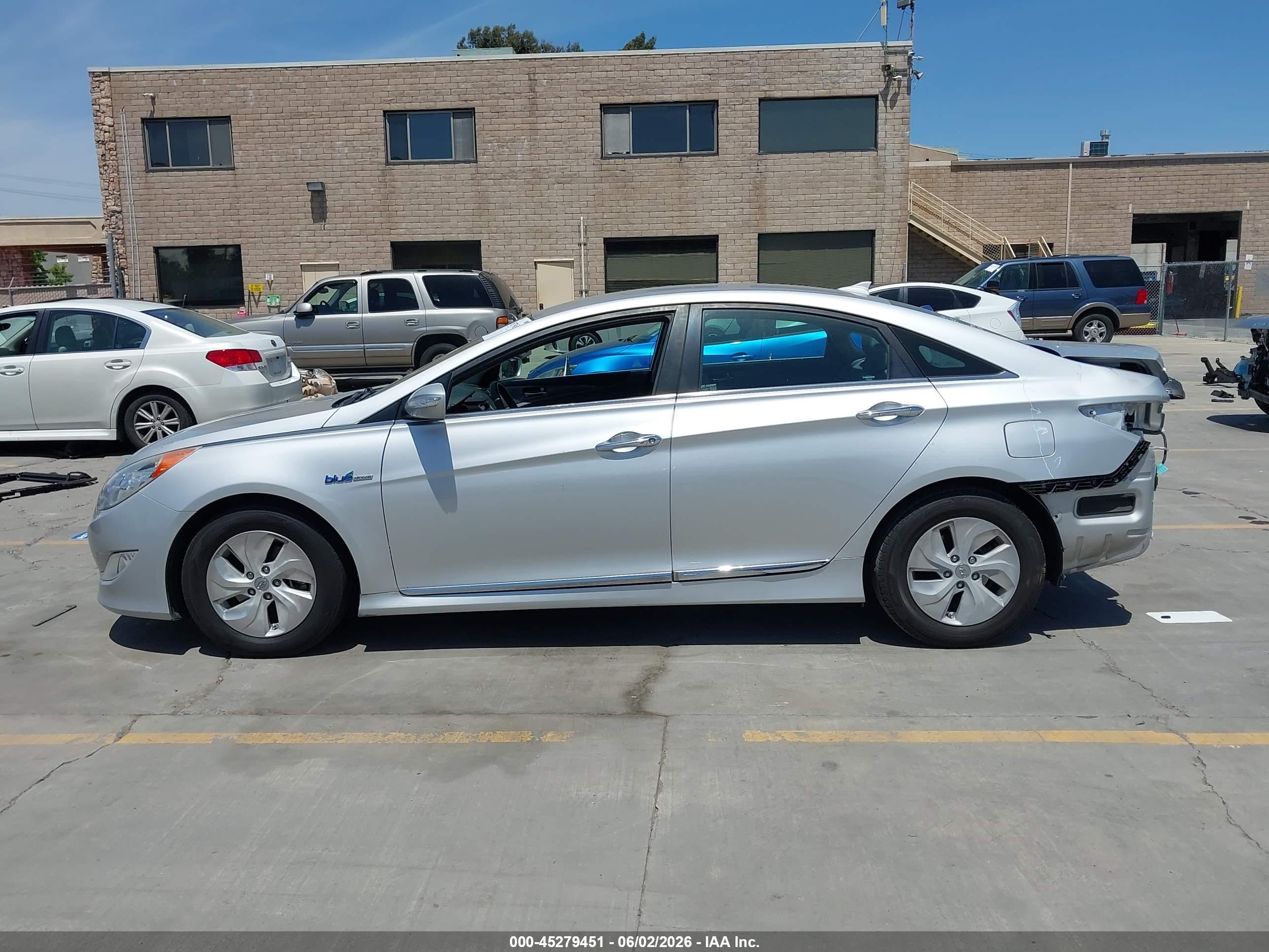 2015 Hyundai Sonata Hybrid   Silver vin: KMHEC4A42FA138692