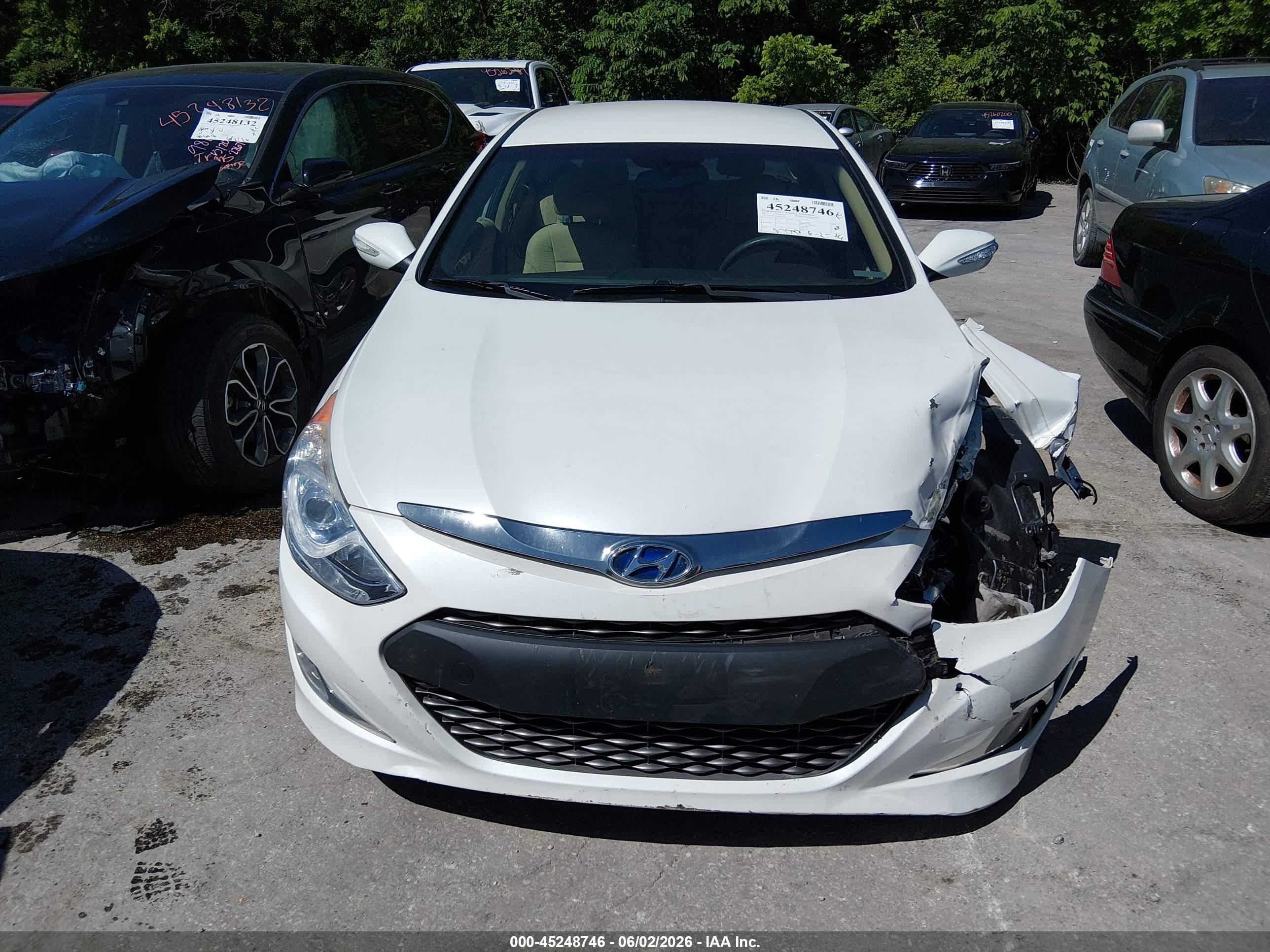 2015 Hyundai Sonata Hybrid   White vin: KMHEC4A42FA139647