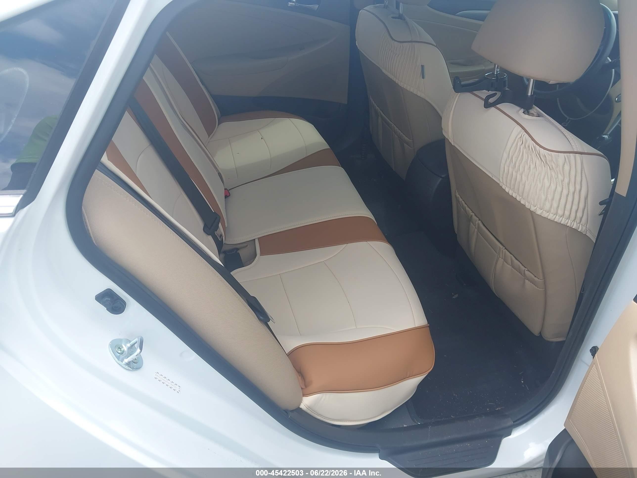 2015 Hyundai Sonata Hybrid   White vin: KMHEC4A42FA139731
