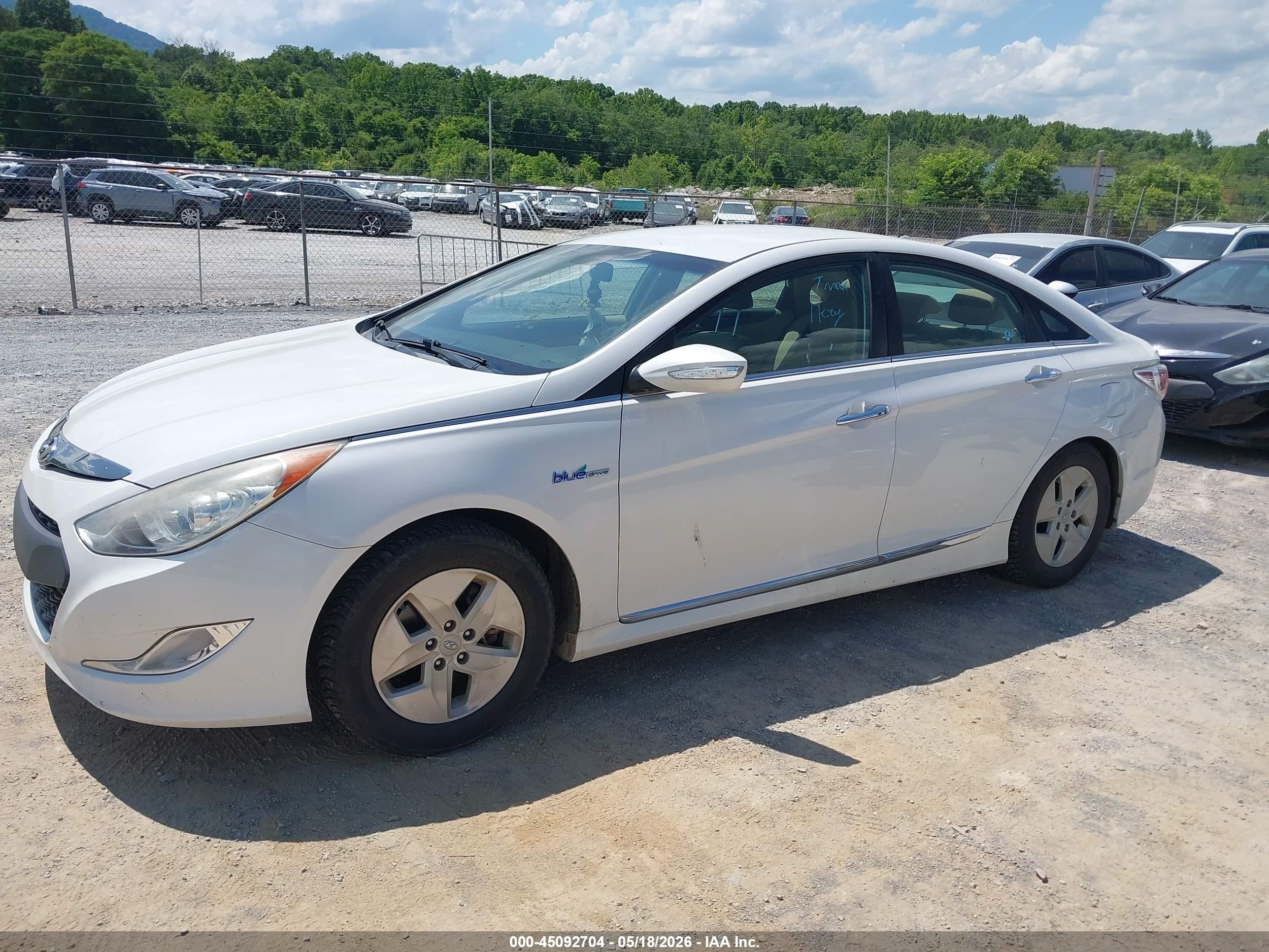 2011 Hyundai Sonata Hybrid   White vin: KMHEC4A43BA000606