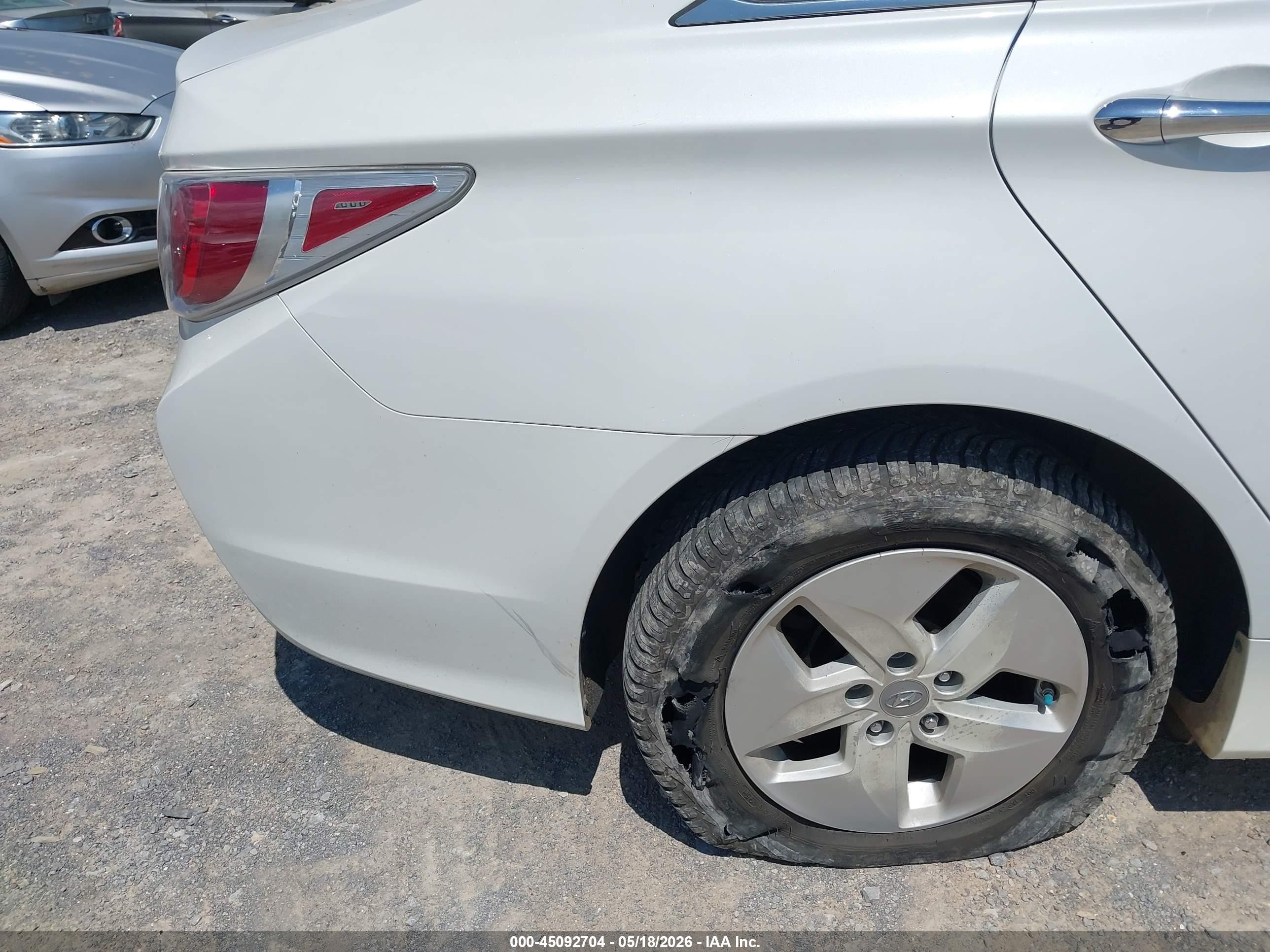 2011 Hyundai Sonata Hybrid   White vin: KMHEC4A43BA000606
