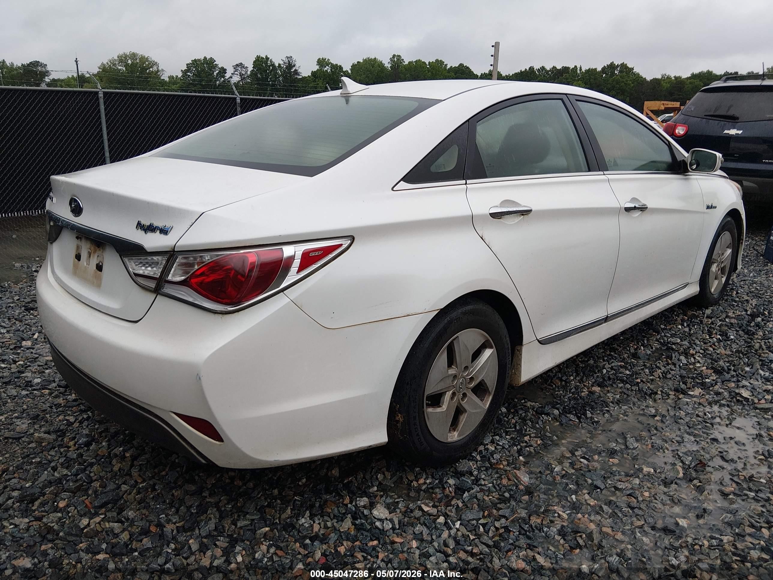 2011 Hyundai Sonata Hybrid   White vin: KMHEC4A43BA003618