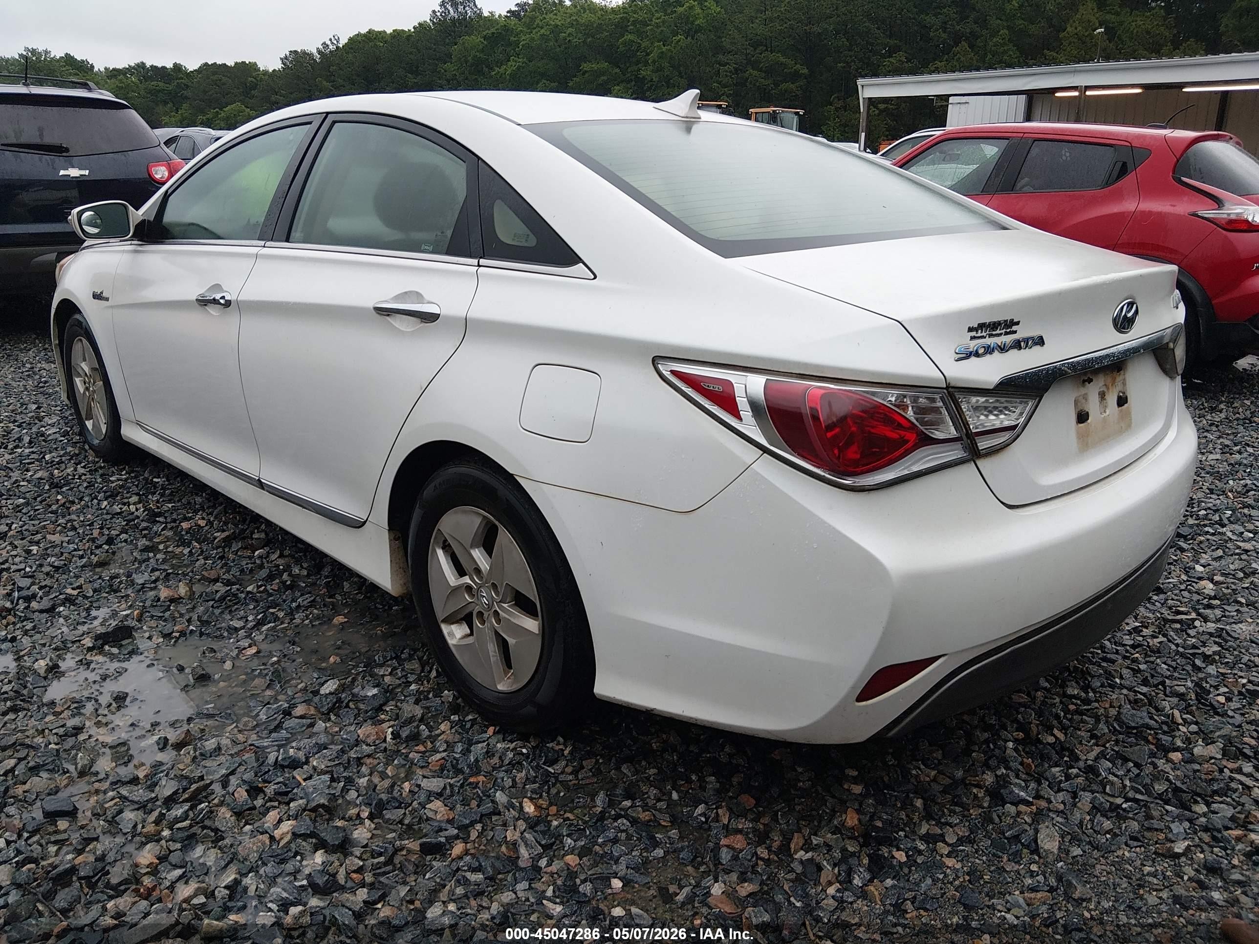 2011 Hyundai Sonata Hybrid   White vin: KMHEC4A43BA003618
