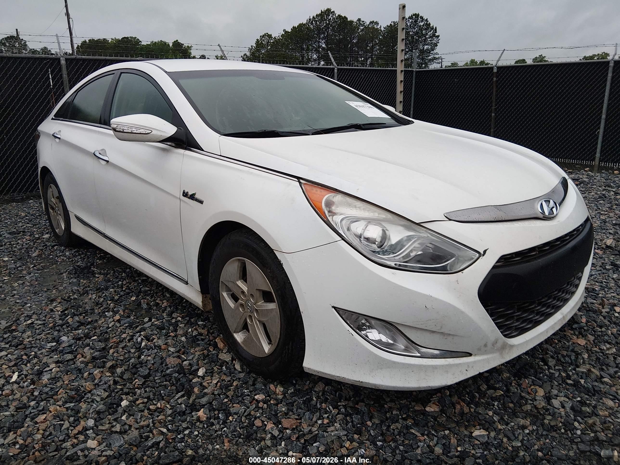 2011 Hyundai Sonata Hybrid   White vin: KMHEC4A43BA003618