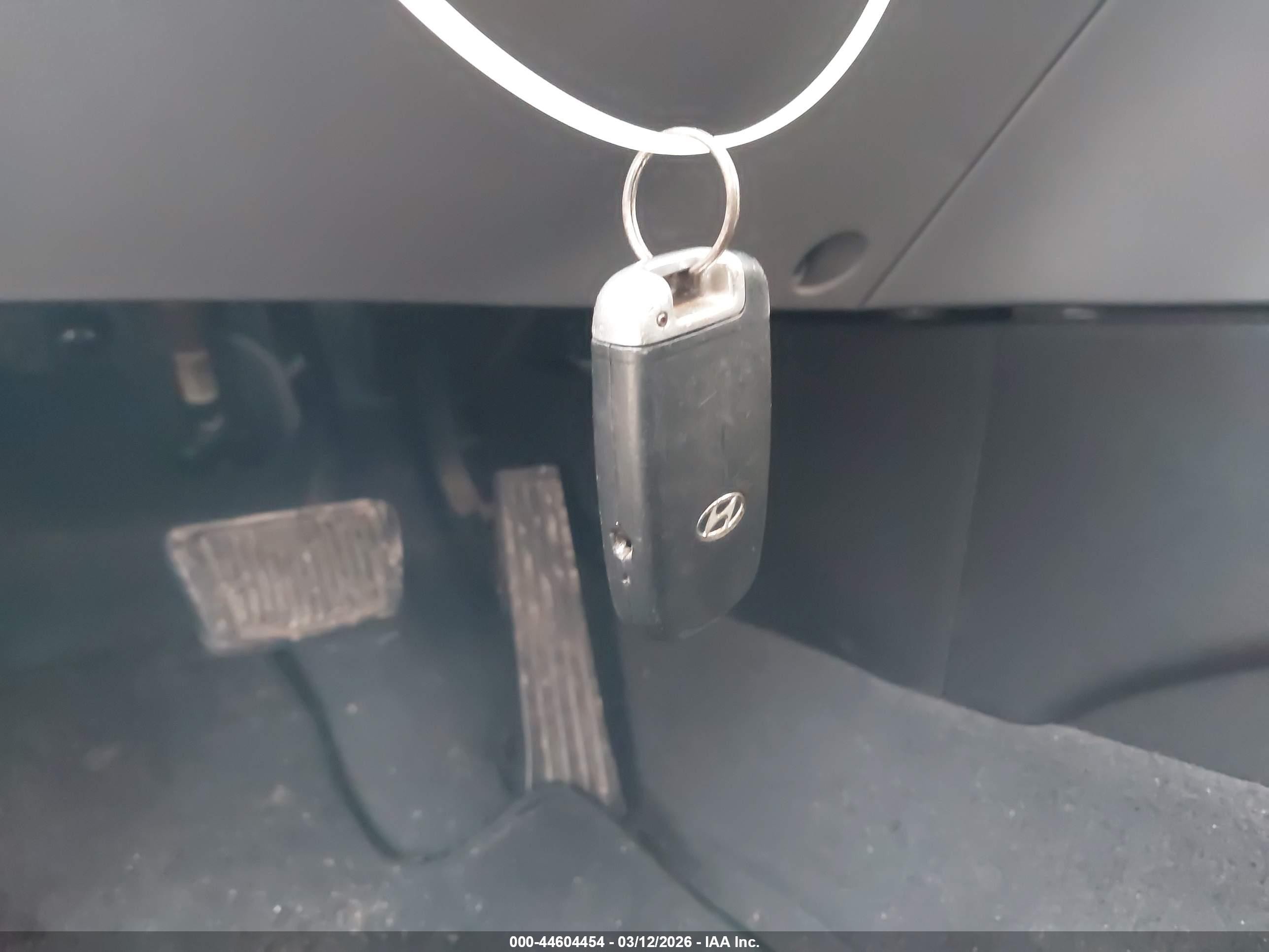 2011 Hyundai Sonata Hybrid   Silver vin: KMHEC4A43BA018975