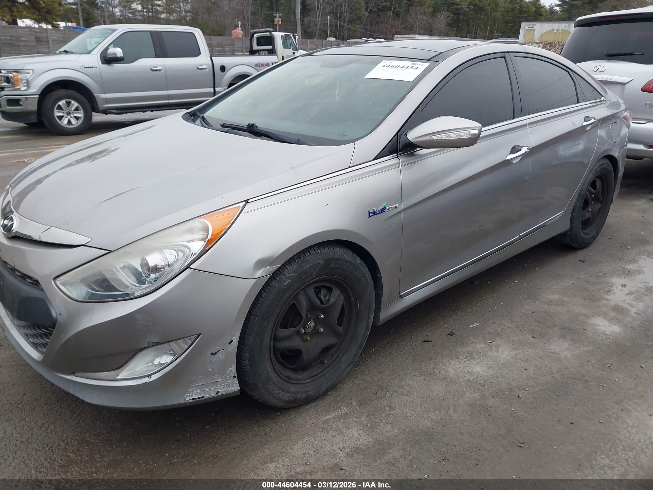 2011 Hyundai Sonata Hybrid   Silver vin: KMHEC4A43BA018975